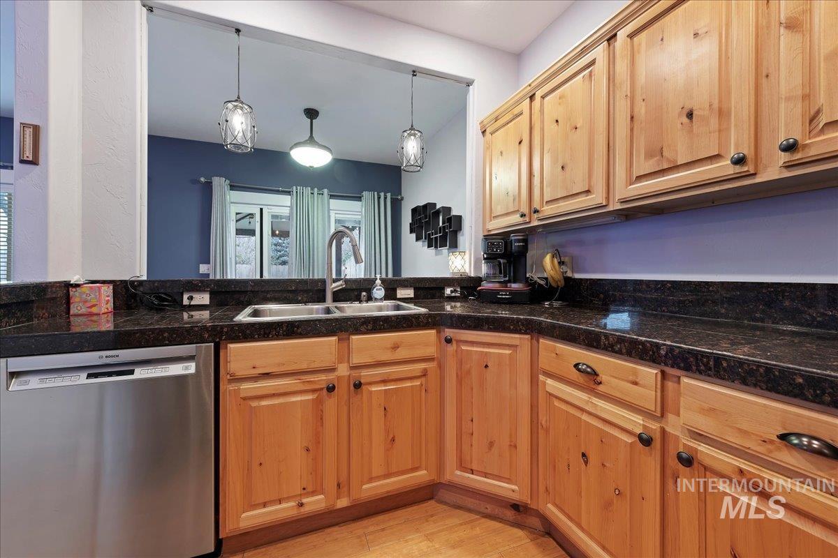 5076 N Alworth, Garden City, Idaho 83714, 3 Bedrooms, 2.5 Bathrooms, Residential For Sale, Price $425,000,MLS 98972521