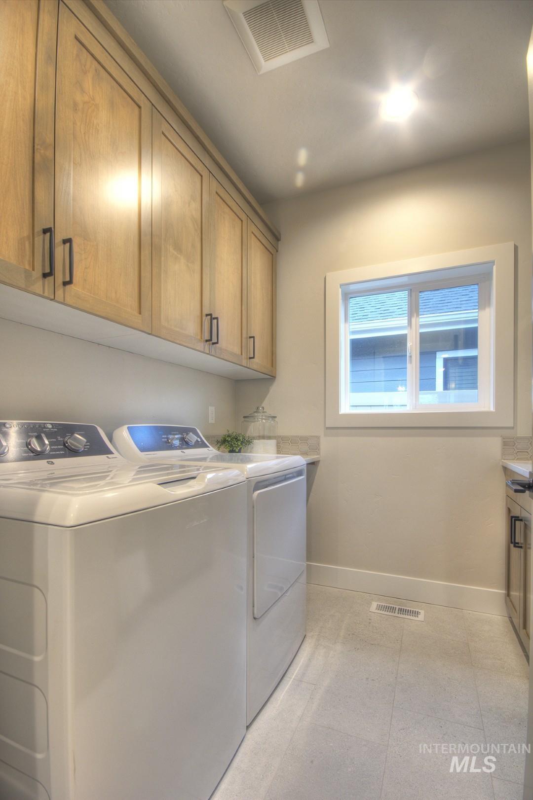 1469 N Parkshire Way, Meridian, Idaho 83642, 3 Bedrooms, 2 Bathrooms, Residential For Sale, Price $563,700,MLS 98972523