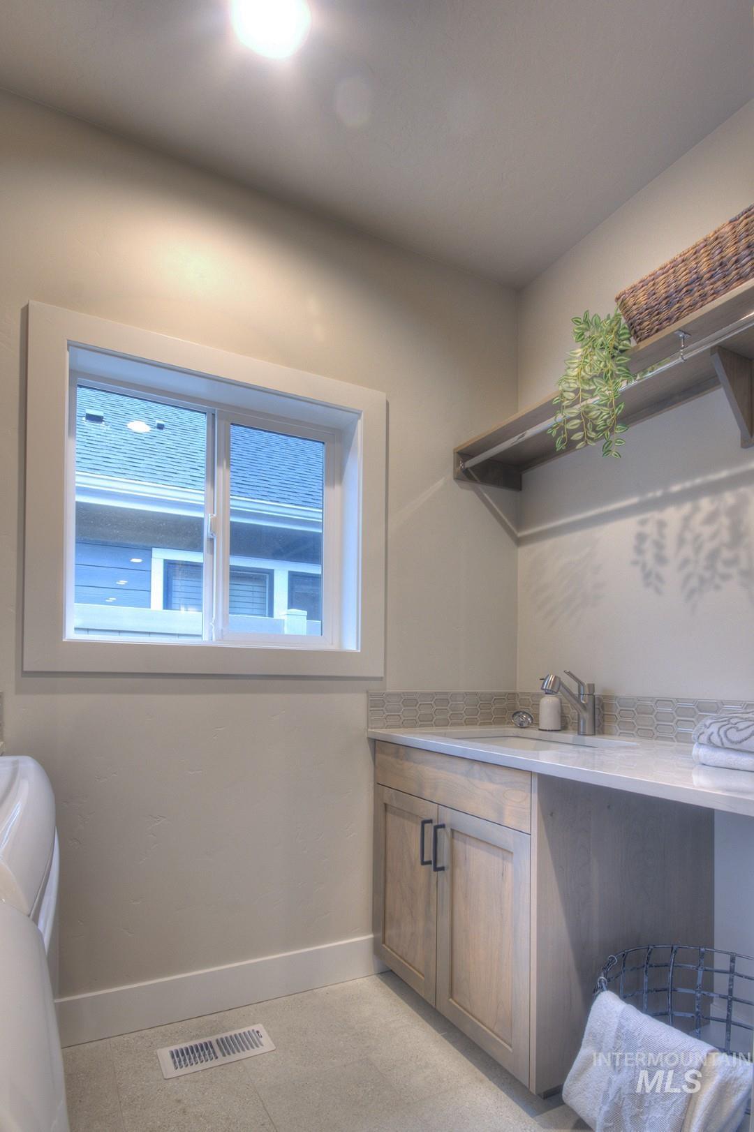 1469 N Parkshire Way, Meridian, Idaho 83642, 3 Bedrooms, 2 Bathrooms, Residential For Sale, Price $563,700,MLS 98972523