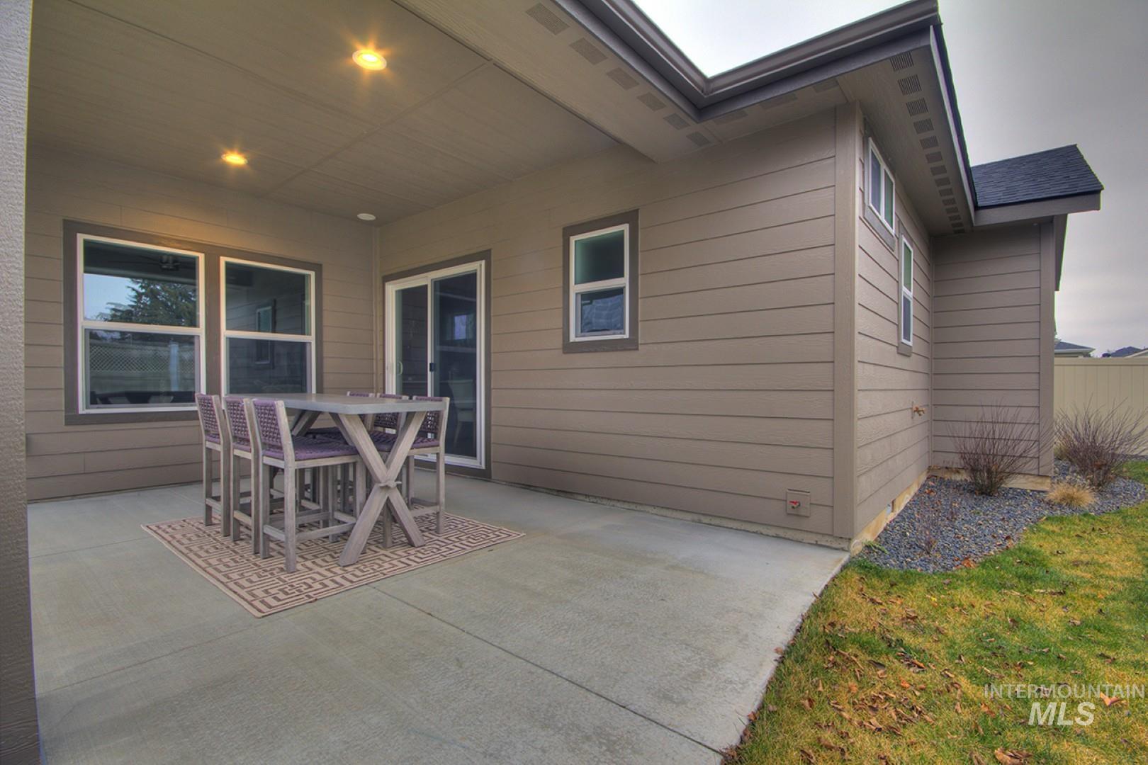 1469 N Parkshire Way, Meridian, Idaho 83642, 3 Bedrooms, 2 Bathrooms, Residential For Sale, Price $563,700,MLS 98972523