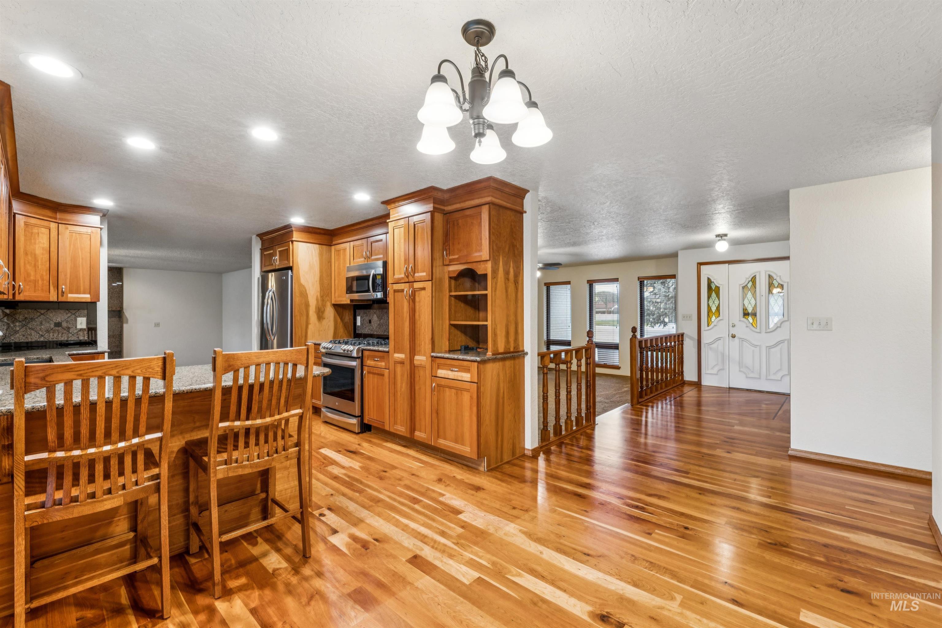 2421 Airport Ave., Caldwell, Idaho 83605, 3 Bedrooms, 2.5 Bathrooms, Residential For Sale, Price $465,000,MLS 98972526