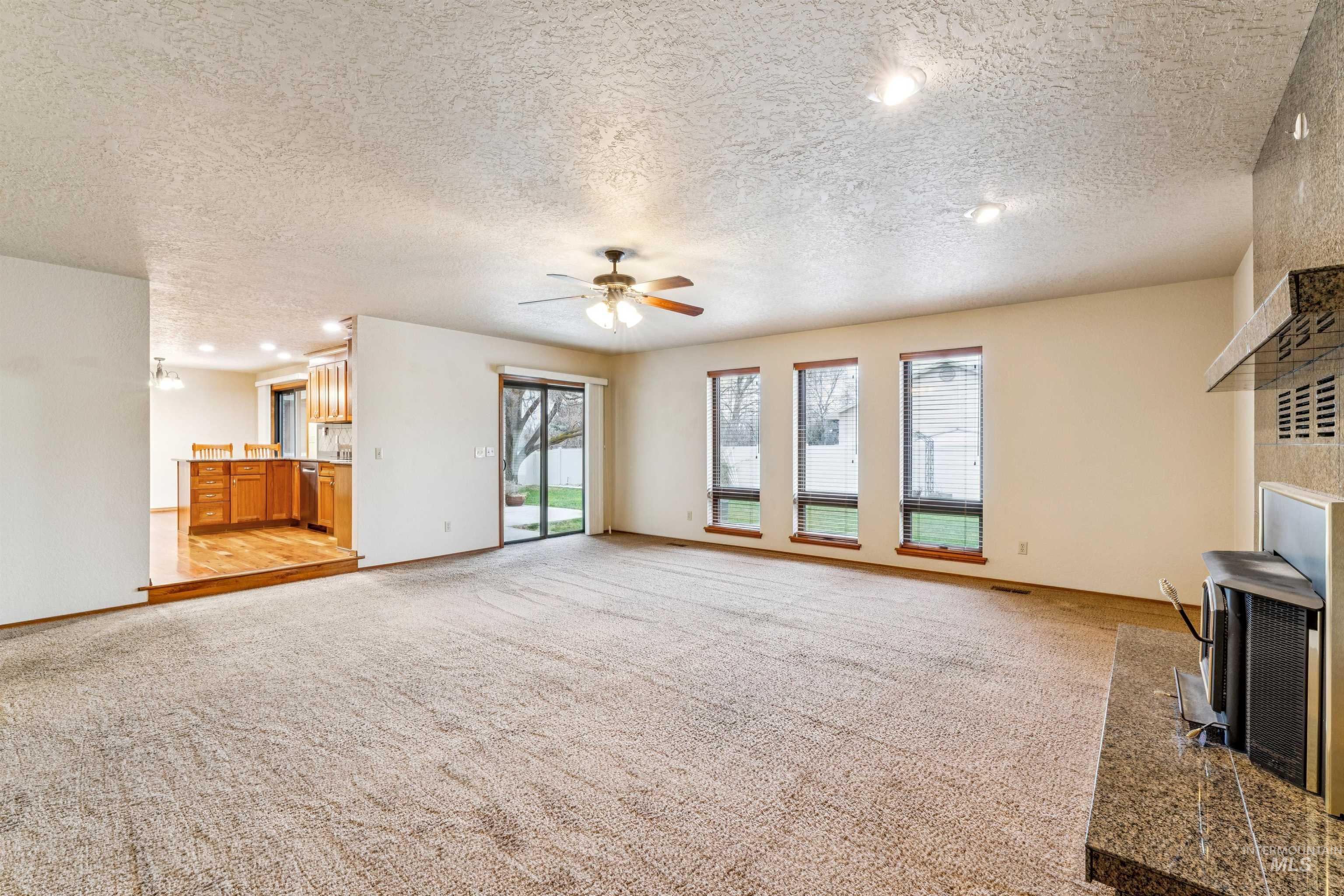 2421 Airport Ave., Caldwell, Idaho 83605, 3 Bedrooms, 2.5 Bathrooms, Residential For Sale, Price $465,000,MLS 98972526