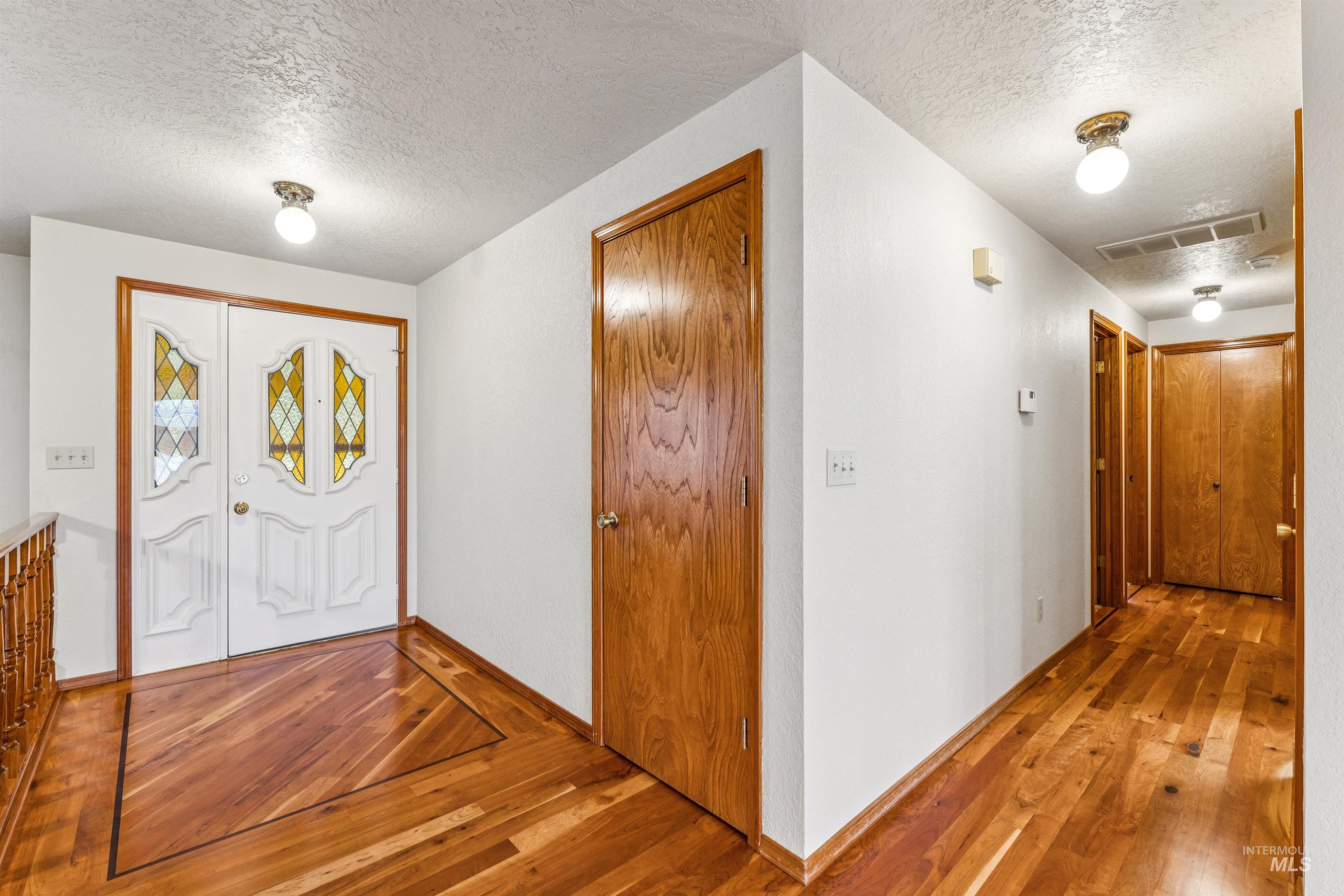 2421 Airport Ave., Caldwell, Idaho 83605, 3 Bedrooms, 2.5 Bathrooms, Residential For Sale, Price $465,000,MLS 98972526