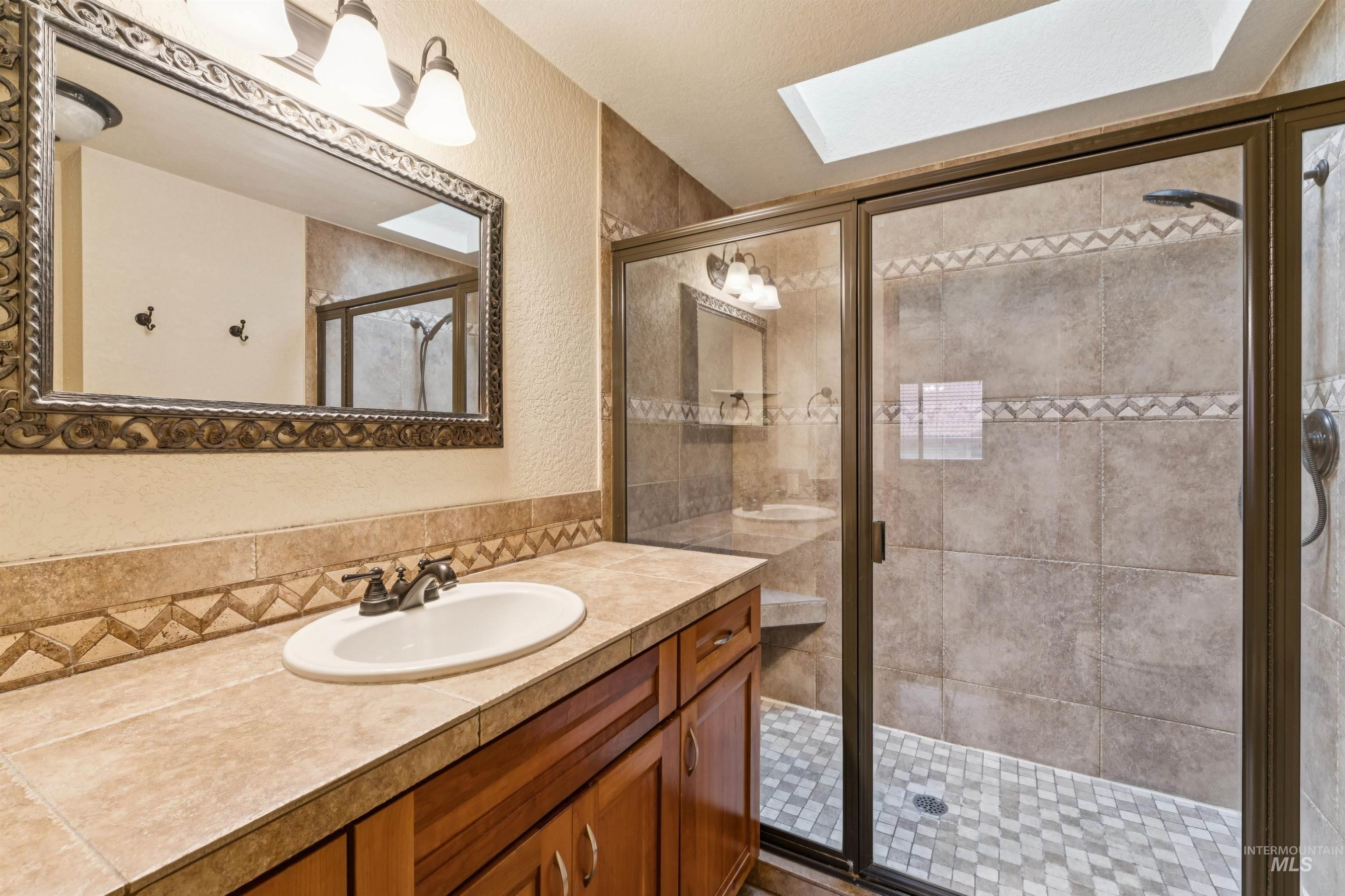 2421 Airport Ave., Caldwell, Idaho 83605, 3 Bedrooms, 2.5 Bathrooms, Residential For Sale, Price $465,000,MLS 98972526