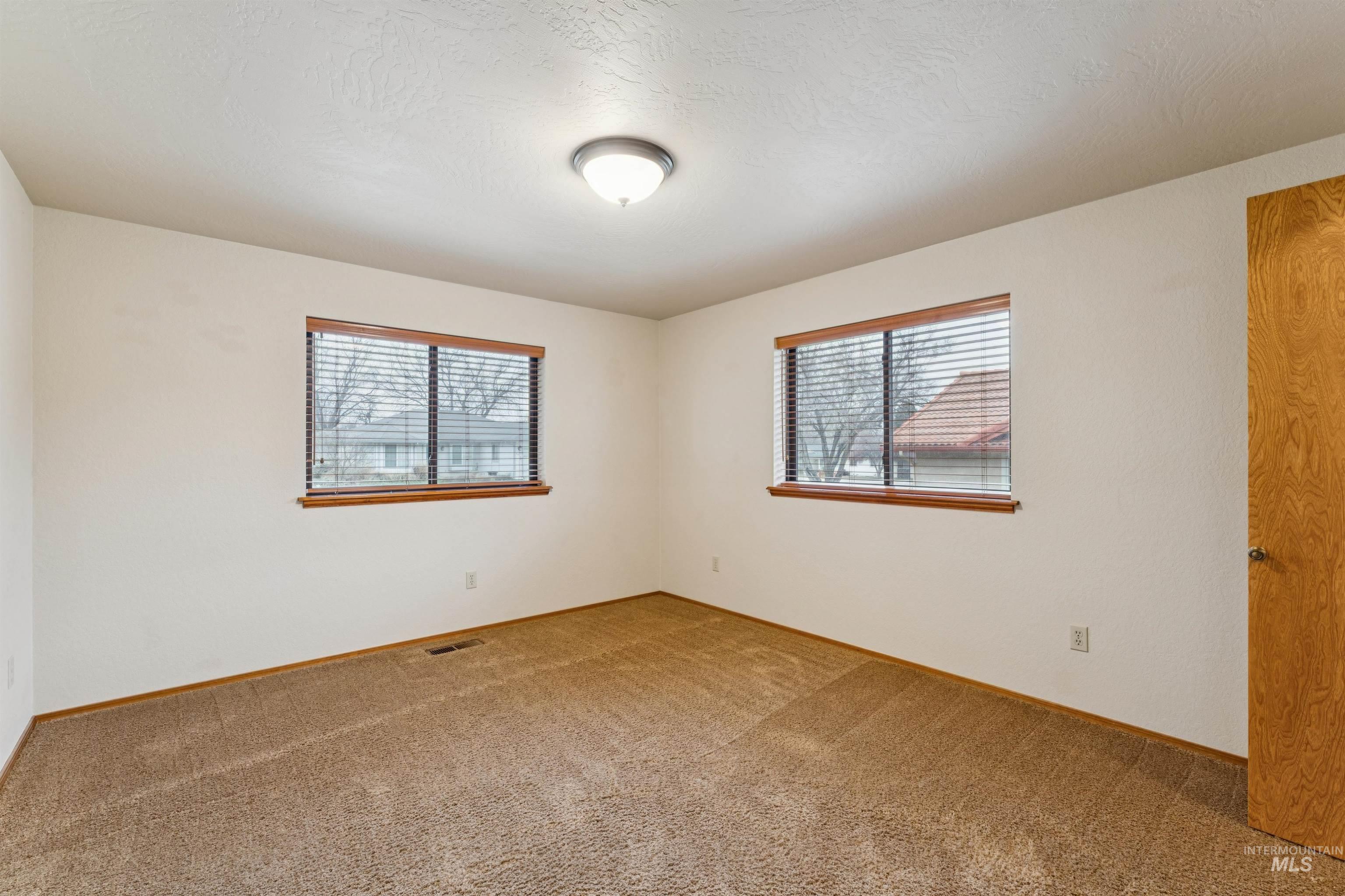 2421 Airport Ave., Caldwell, Idaho 83605, 3 Bedrooms, 2.5 Bathrooms, Residential For Sale, Price $465,000,MLS 98972526