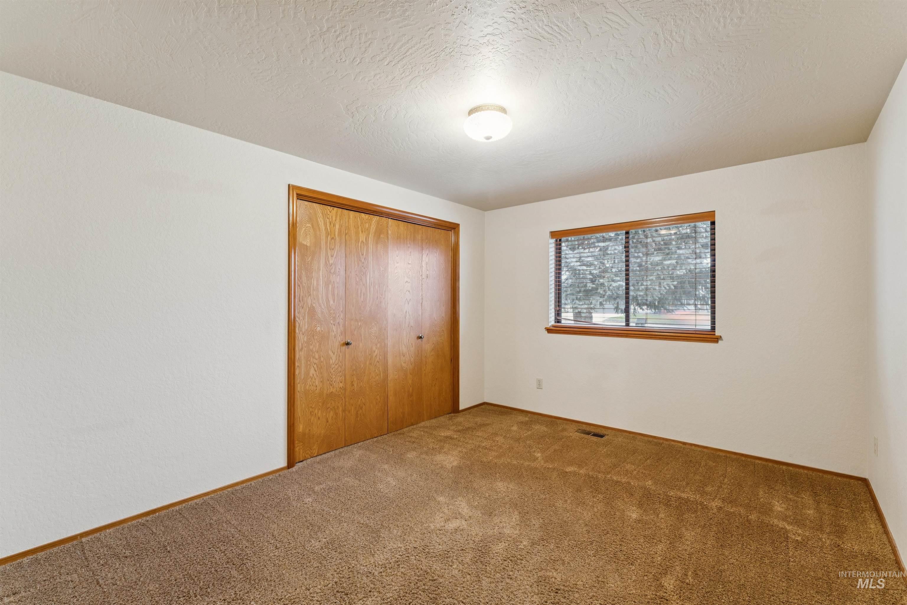 2421 Airport Ave., Caldwell, Idaho 83605, 3 Bedrooms, 2.5 Bathrooms, Residential For Sale, Price $465,000,MLS 98972526