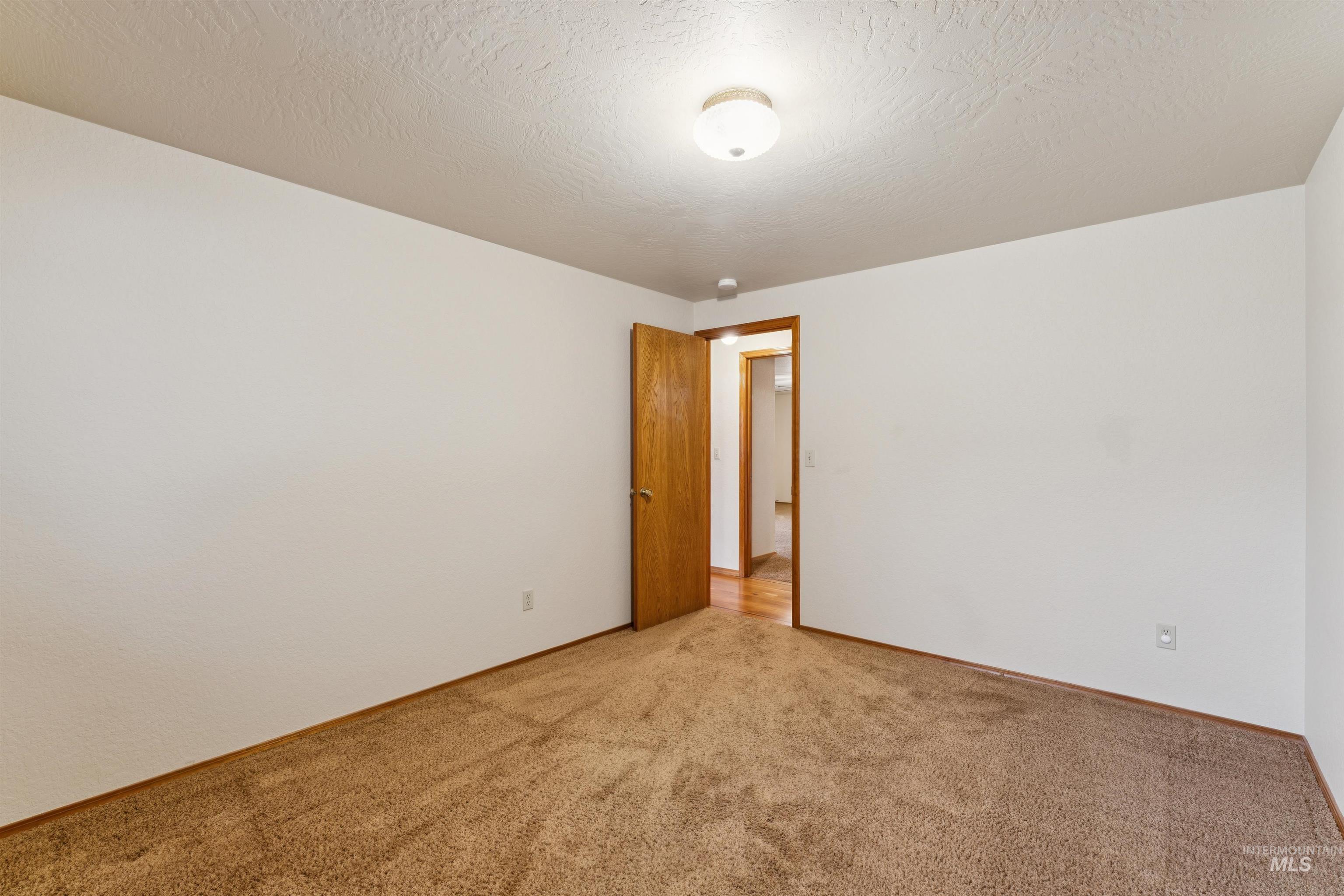 2421 Airport Ave., Caldwell, Idaho 83605, 3 Bedrooms, 2.5 Bathrooms, Residential For Sale, Price $465,000,MLS 98972526