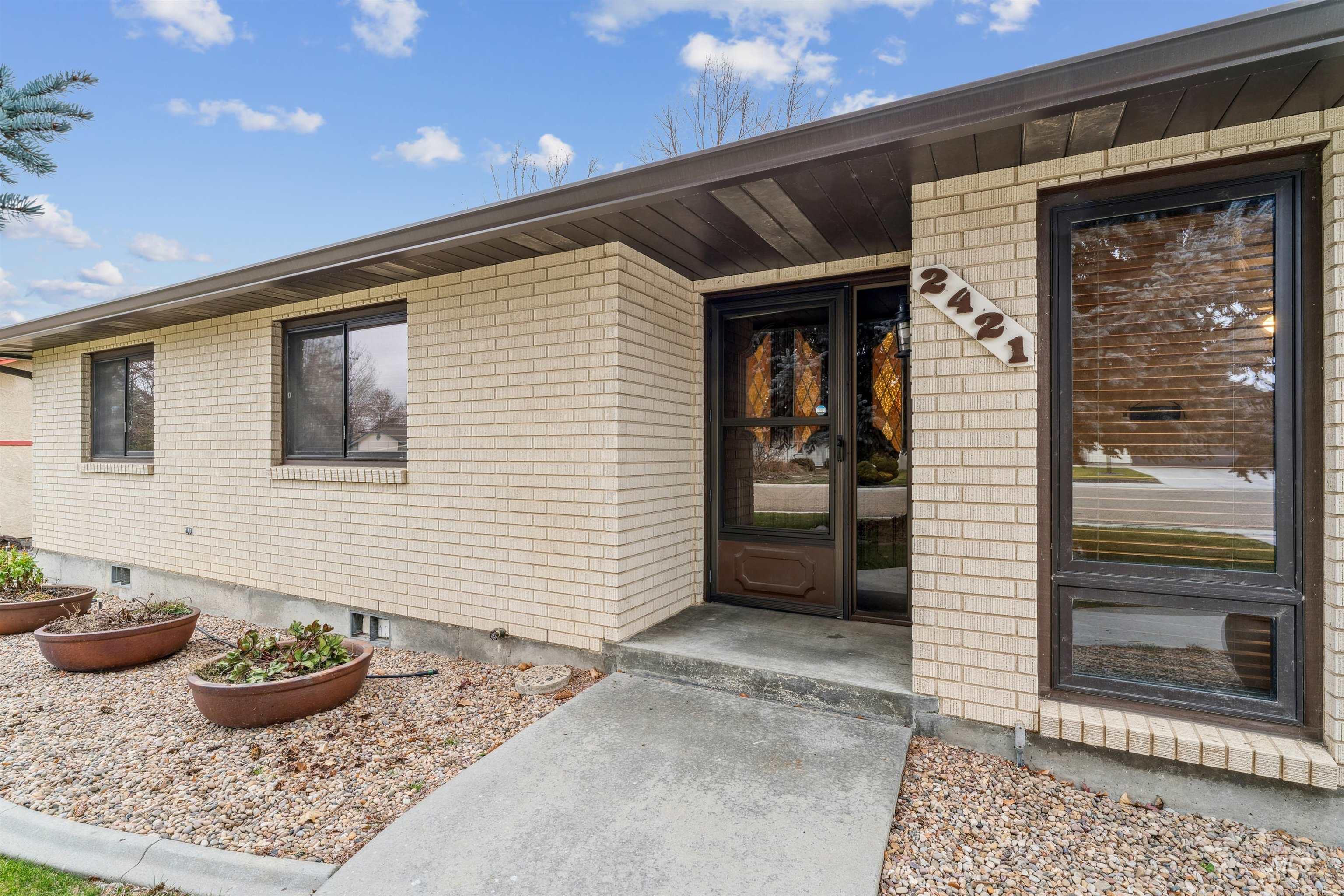 2421 Airport Ave., Caldwell, Idaho 83605, 3 Bedrooms, 2.5 Bathrooms, Residential For Sale, Price $465,000,MLS 98972526