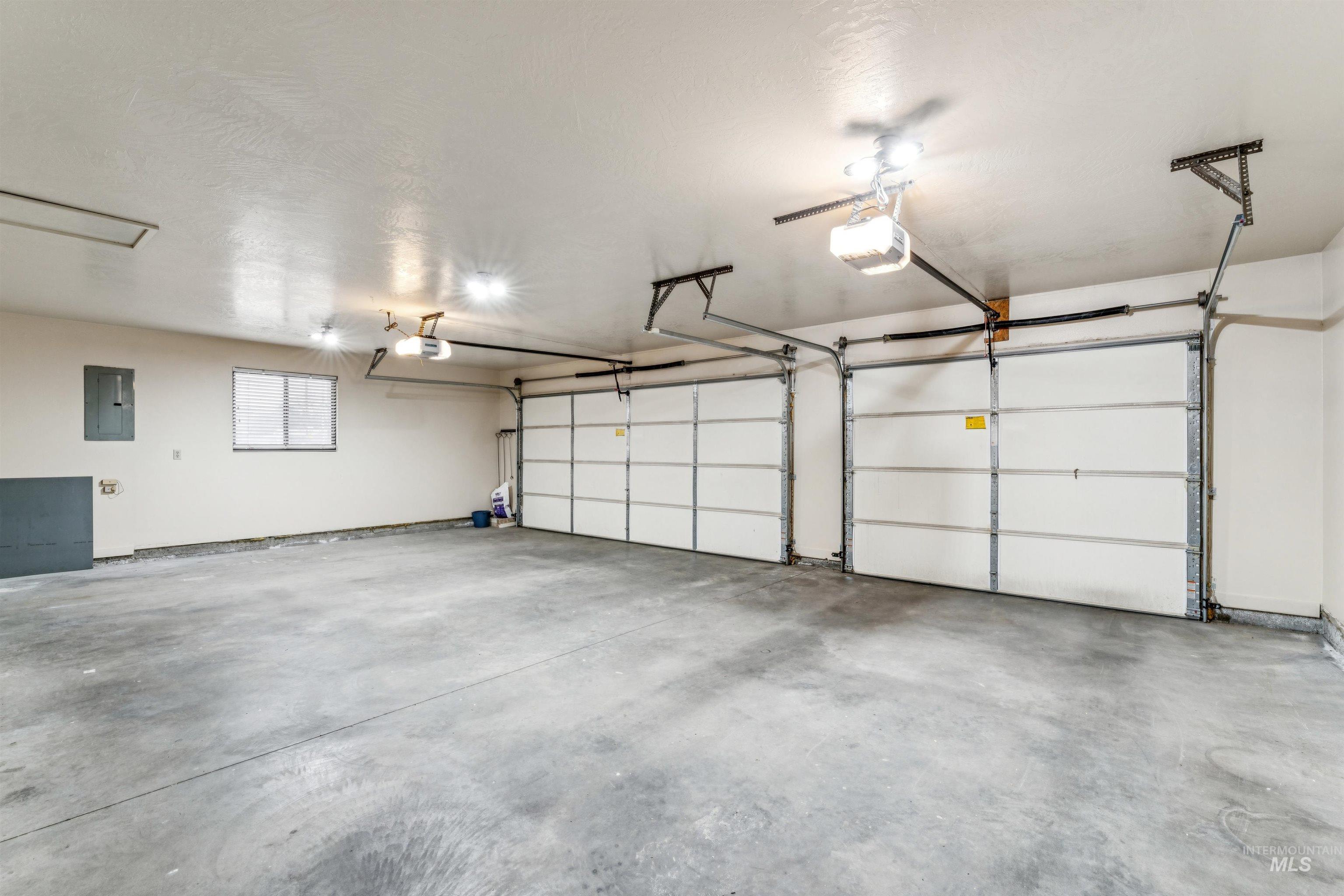 2421 Airport Ave., Caldwell, Idaho 83605, 3 Bedrooms, 2.5 Bathrooms, Residential For Sale, Price $465,000,MLS 98972526