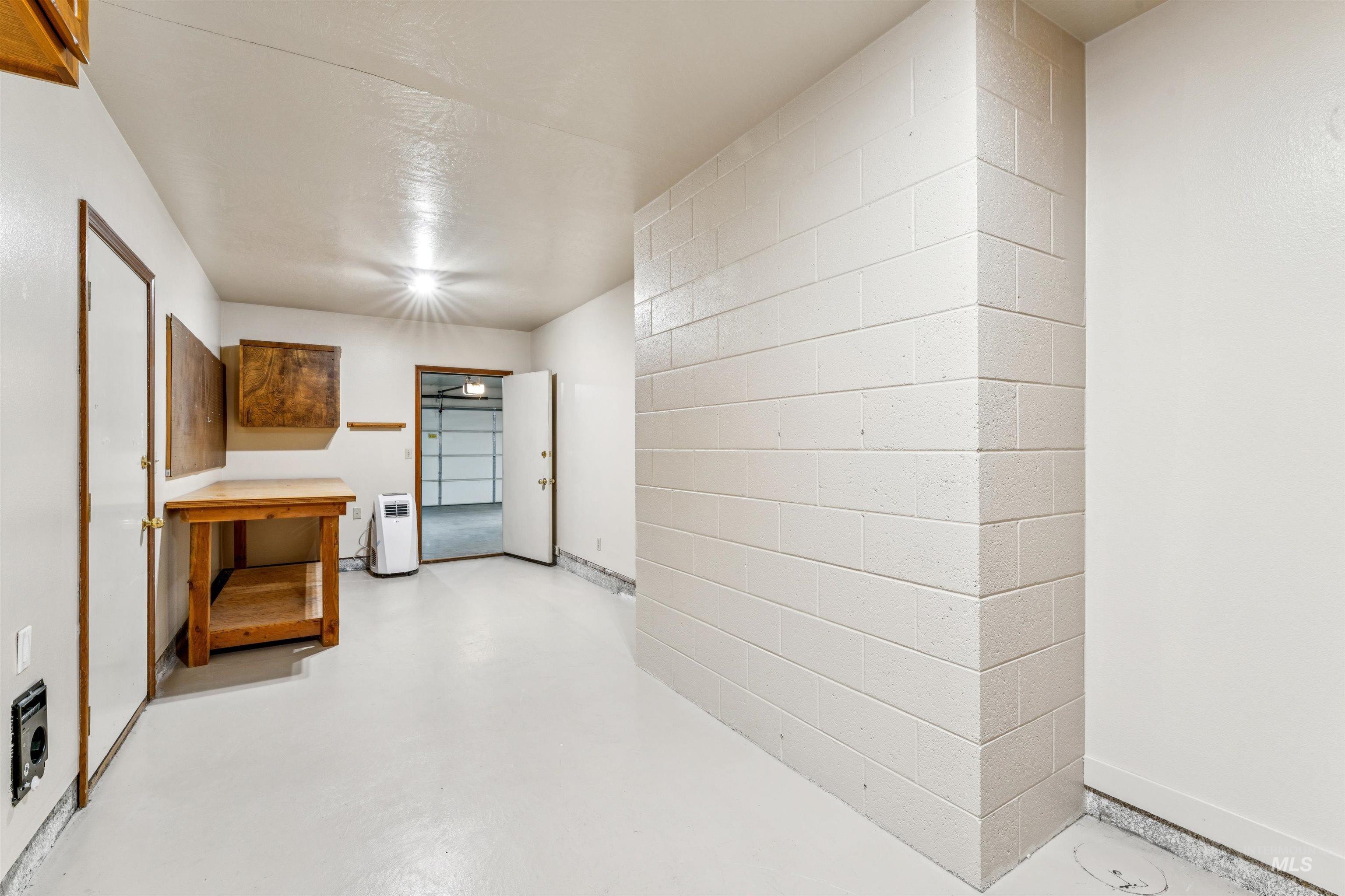 2421 Airport Ave., Caldwell, Idaho 83605, 3 Bedrooms, 2.5 Bathrooms, Residential For Sale, Price $465,000,MLS 98972526