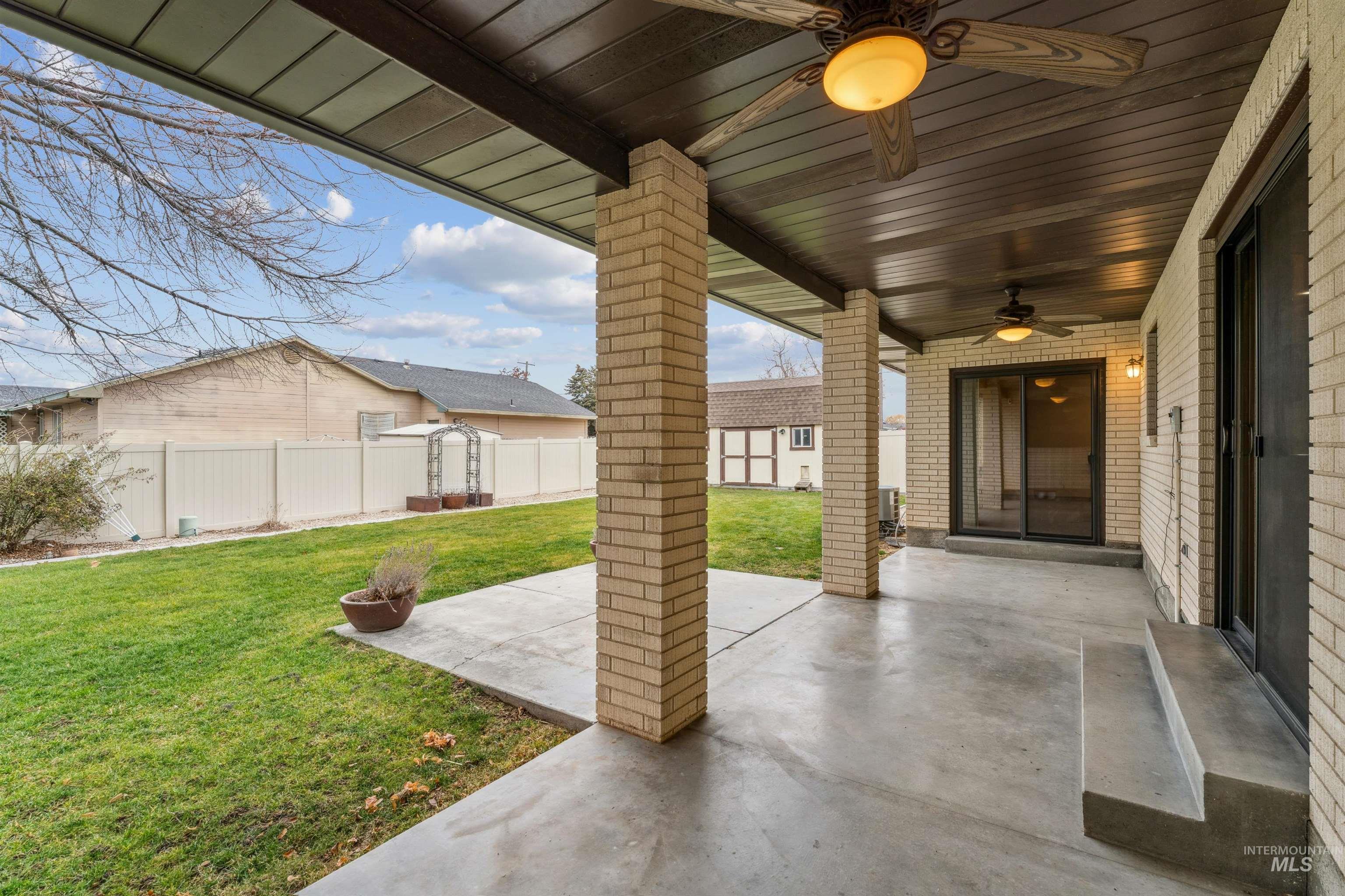 2421 Airport Ave., Caldwell, Idaho 83605, 3 Bedrooms, 2.5 Bathrooms, Residential For Sale, Price $465,000,MLS 98972526