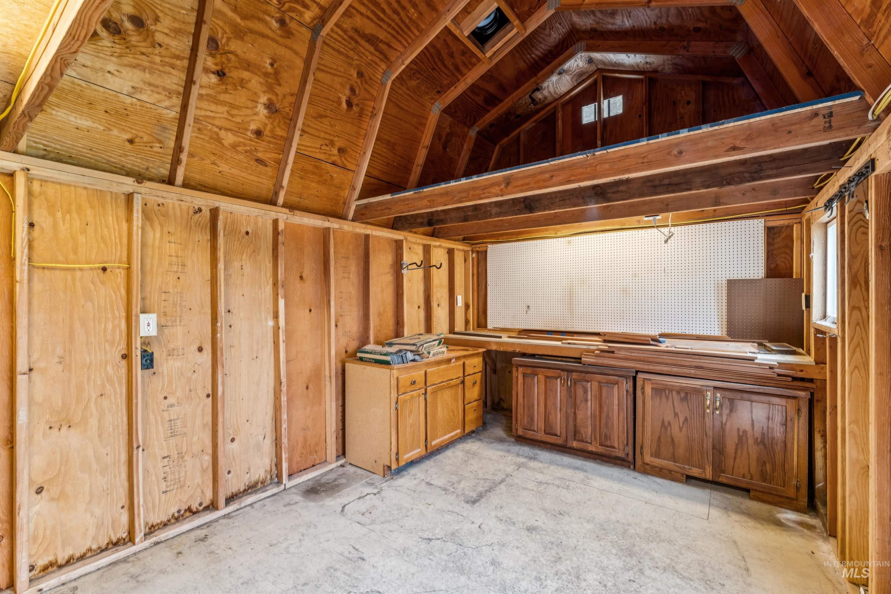 2421 Airport Ave., Caldwell, Idaho 83605, 3 Bedrooms, 2.5 Bathrooms, Residential For Sale, Price $465,000,MLS 98972526