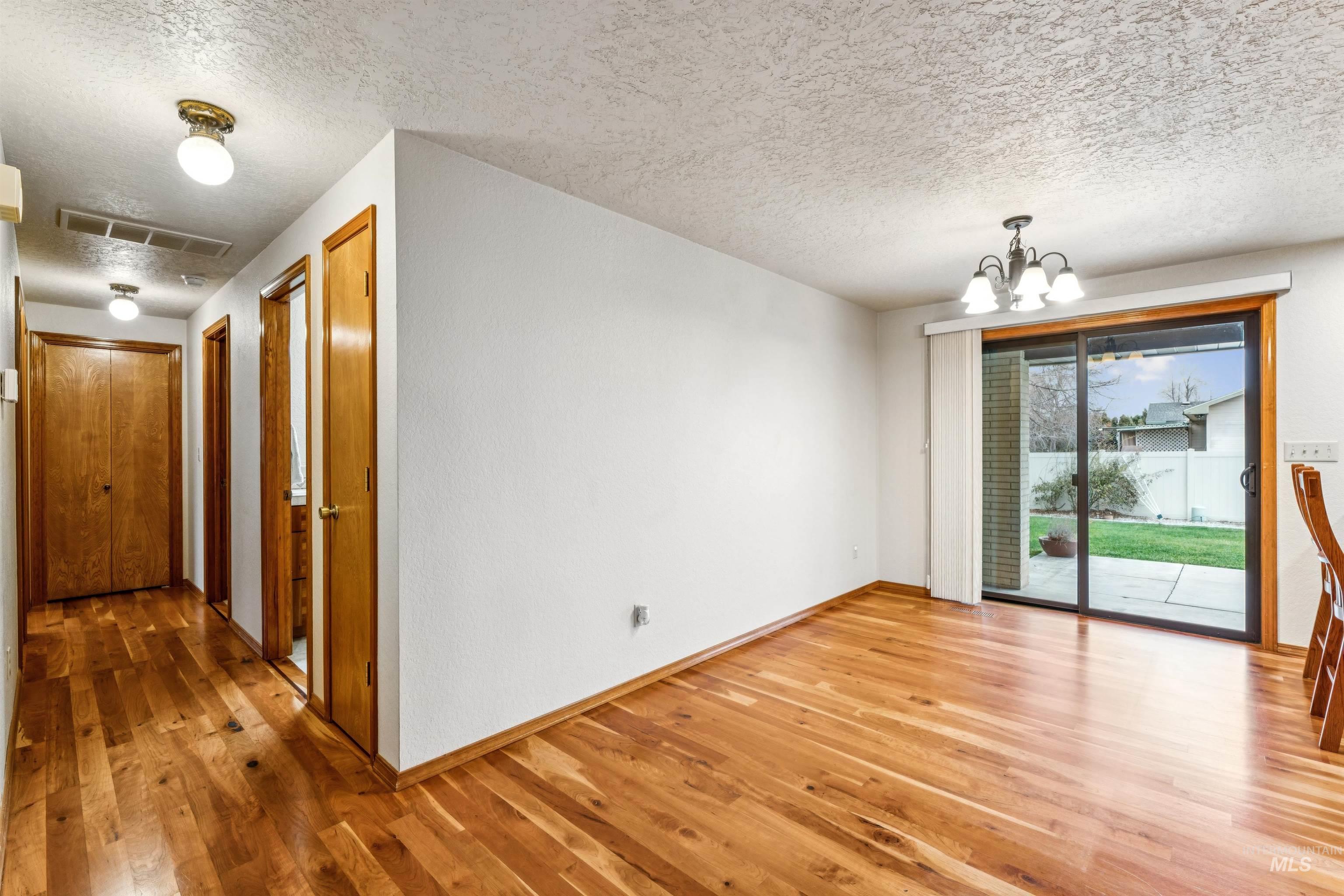 2421 Airport Ave., Caldwell, Idaho 83605, 3 Bedrooms, 2.5 Bathrooms, Residential For Sale, Price $465,000,MLS 98972526