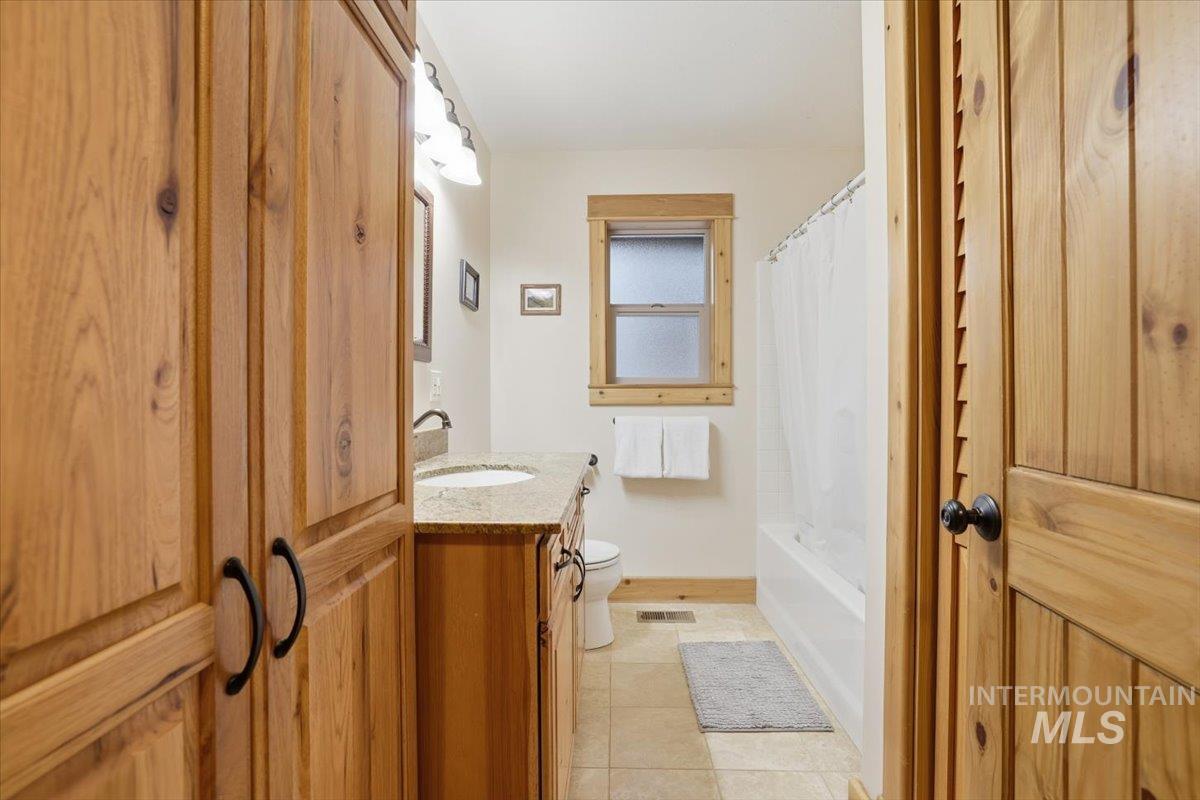 20 Valley High Rd, Garden Valley, Idaho 83622, 2 Bedrooms, 2 Bathrooms, Residential For Sale, Price $619,000,MLS 98972527