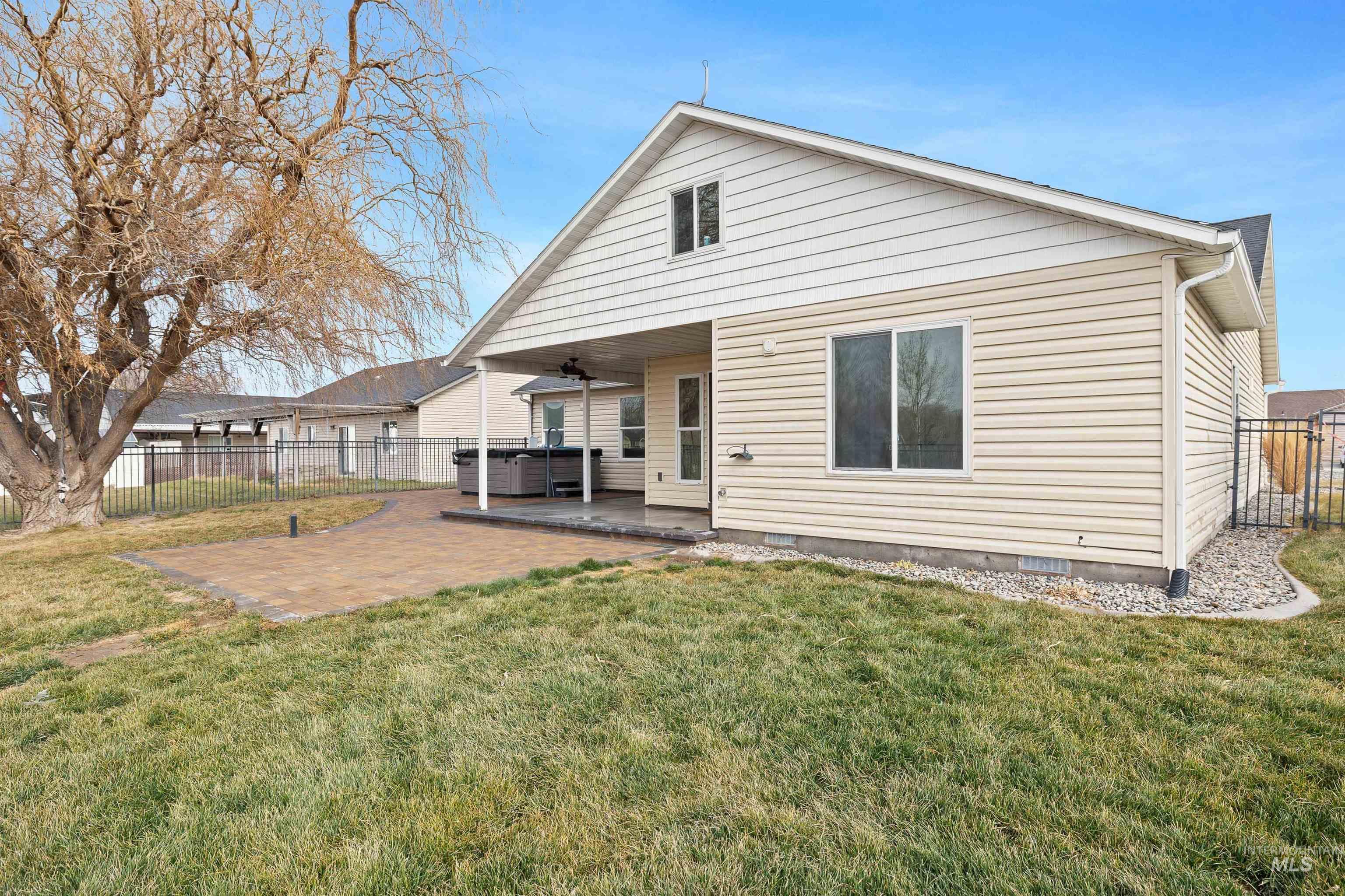 620 Titleist Ct, Twin Falls, Idaho 83301, 4 Bedrooms, 2 Bathrooms, Residential For Sale, Price $369,000,MLS 98972528