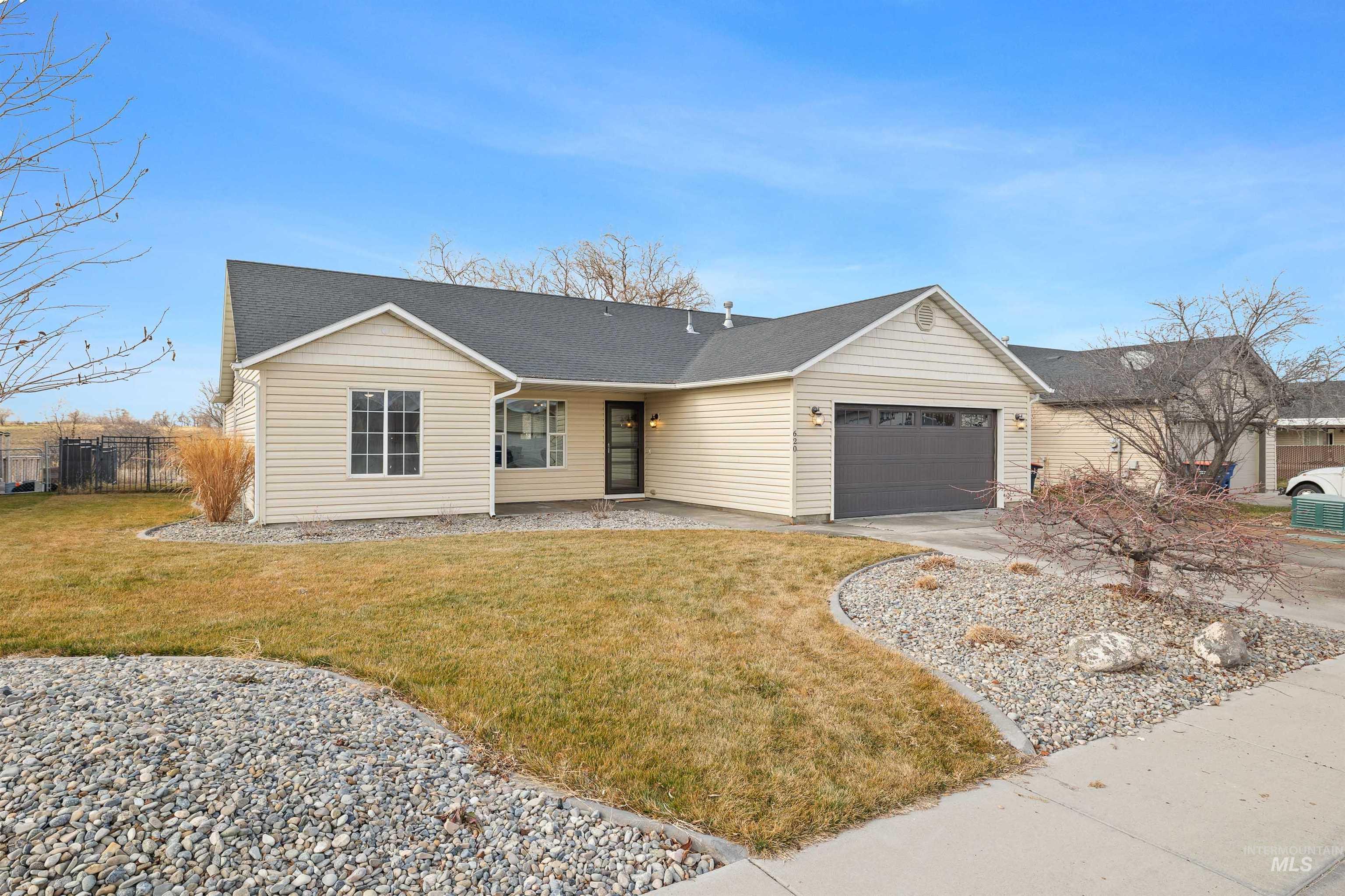 620 Titleist Ct, Twin Falls, Idaho 83301, 4 Bedrooms, 2 Bathrooms, Residential For Sale, Price $369,000,MLS 98972528