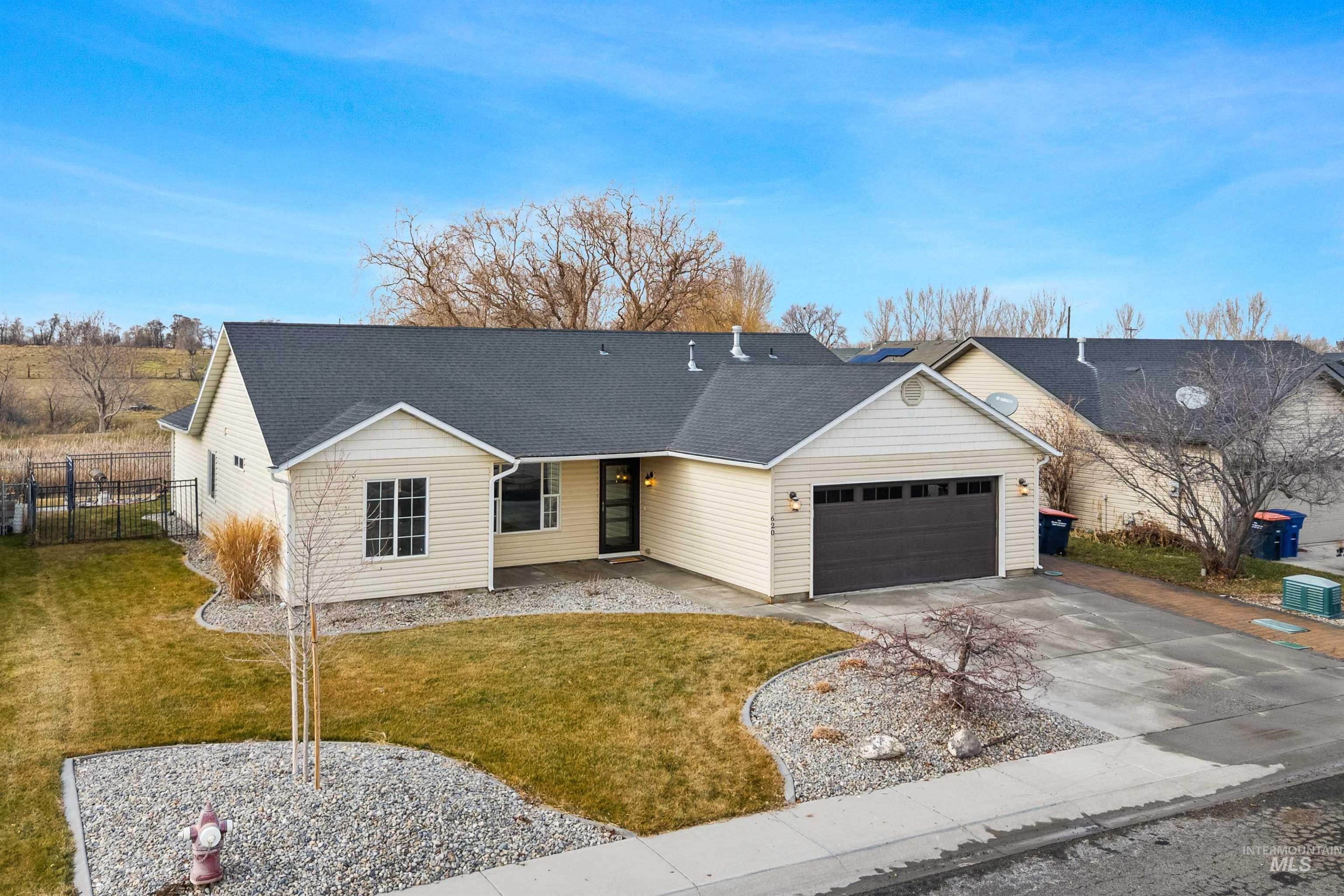 620 Titleist Ct, Twin Falls, Idaho 83301, 4 Bedrooms, 2 Bathrooms, Residential For Sale, Price $369,000,MLS 98972528