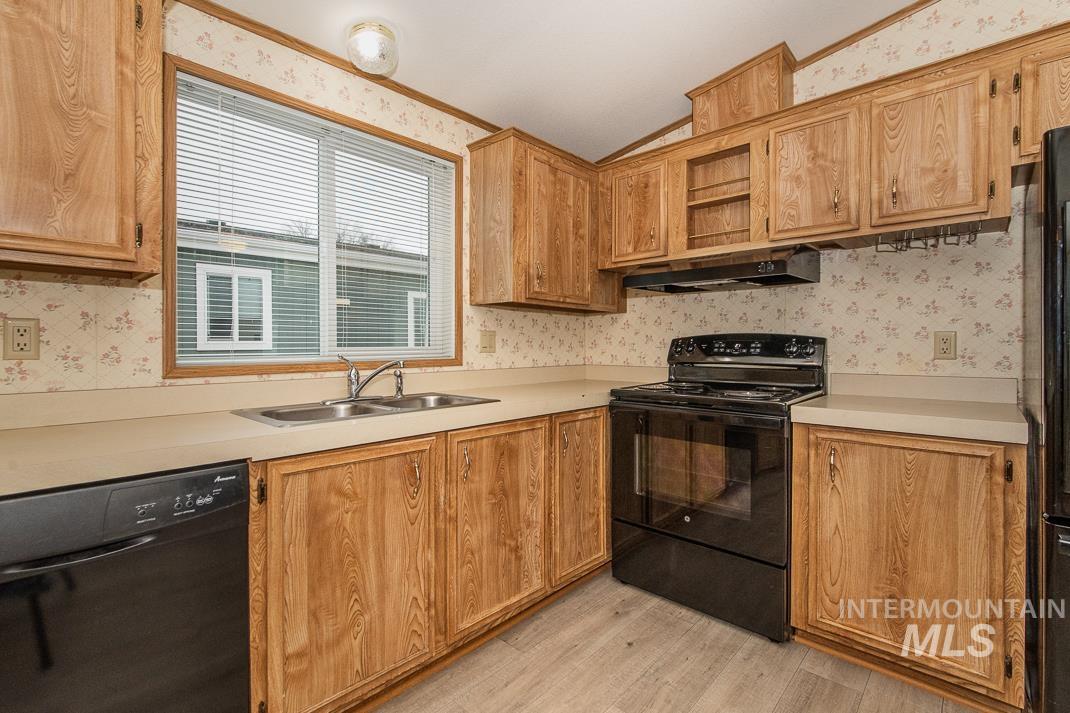 2401 S. Owyhee Street, Boise, Idaho 83705, 2 Bedrooms, 2 Bathrooms, Residential For Sale, Price $120,000,MLS 98972530