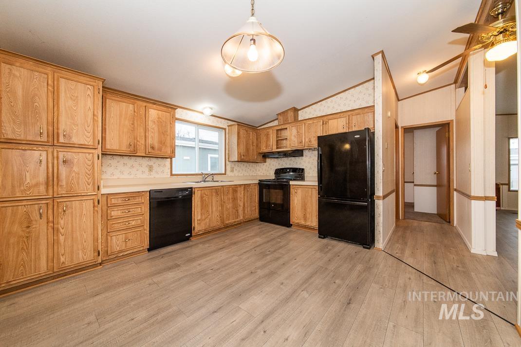 2401 S. Owyhee Street, Boise, Idaho 83705, 2 Bedrooms, 2 Bathrooms, Residential For Sale, Price $120,000,MLS 98972530