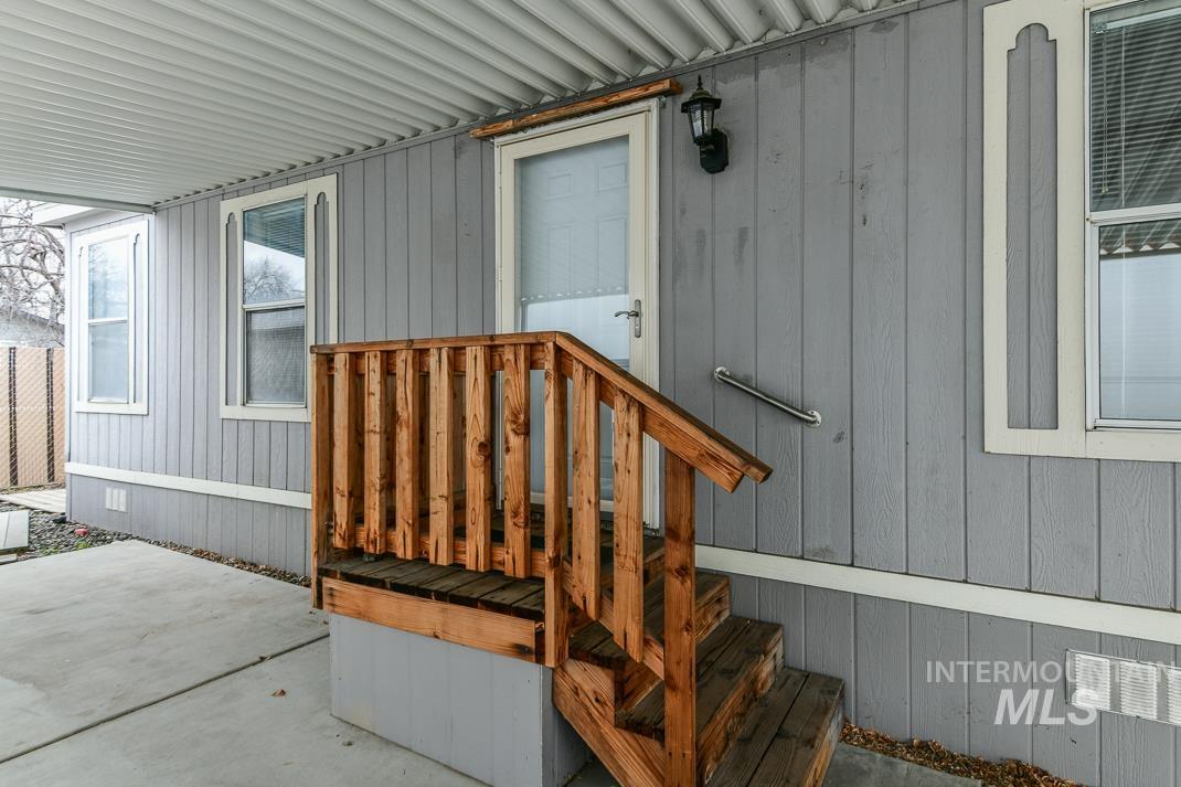 2401 S. Owyhee Street, Boise, Idaho 83705, 2 Bedrooms, 2 Bathrooms, Residential For Sale, Price $120,000,MLS 98972530