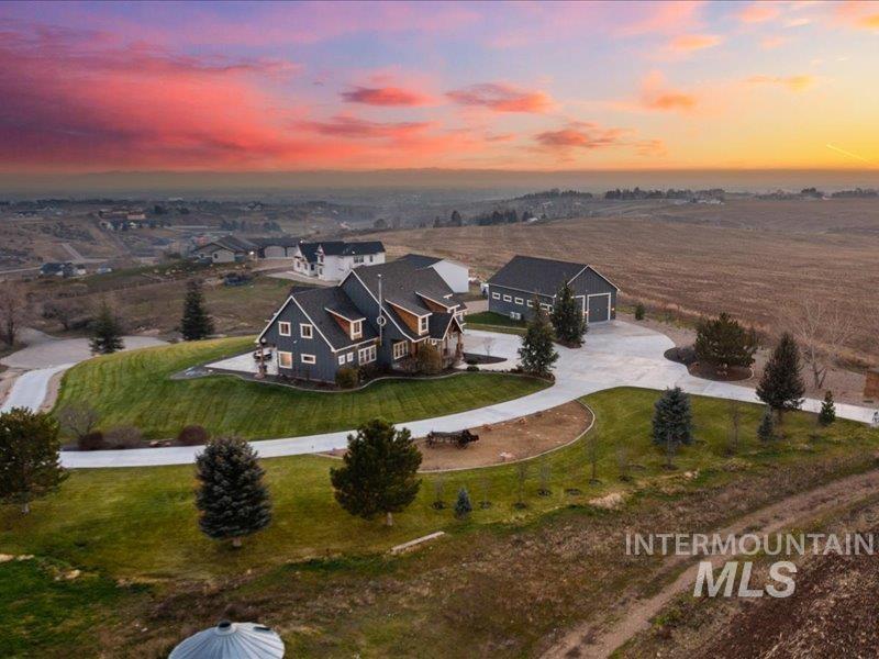 24746 Star Crest Ct, Middleton, Idaho 83644, 5 Bedrooms, 3.5 Bathrooms, Residential For Sale, Price $2,250,000,MLS 98972532