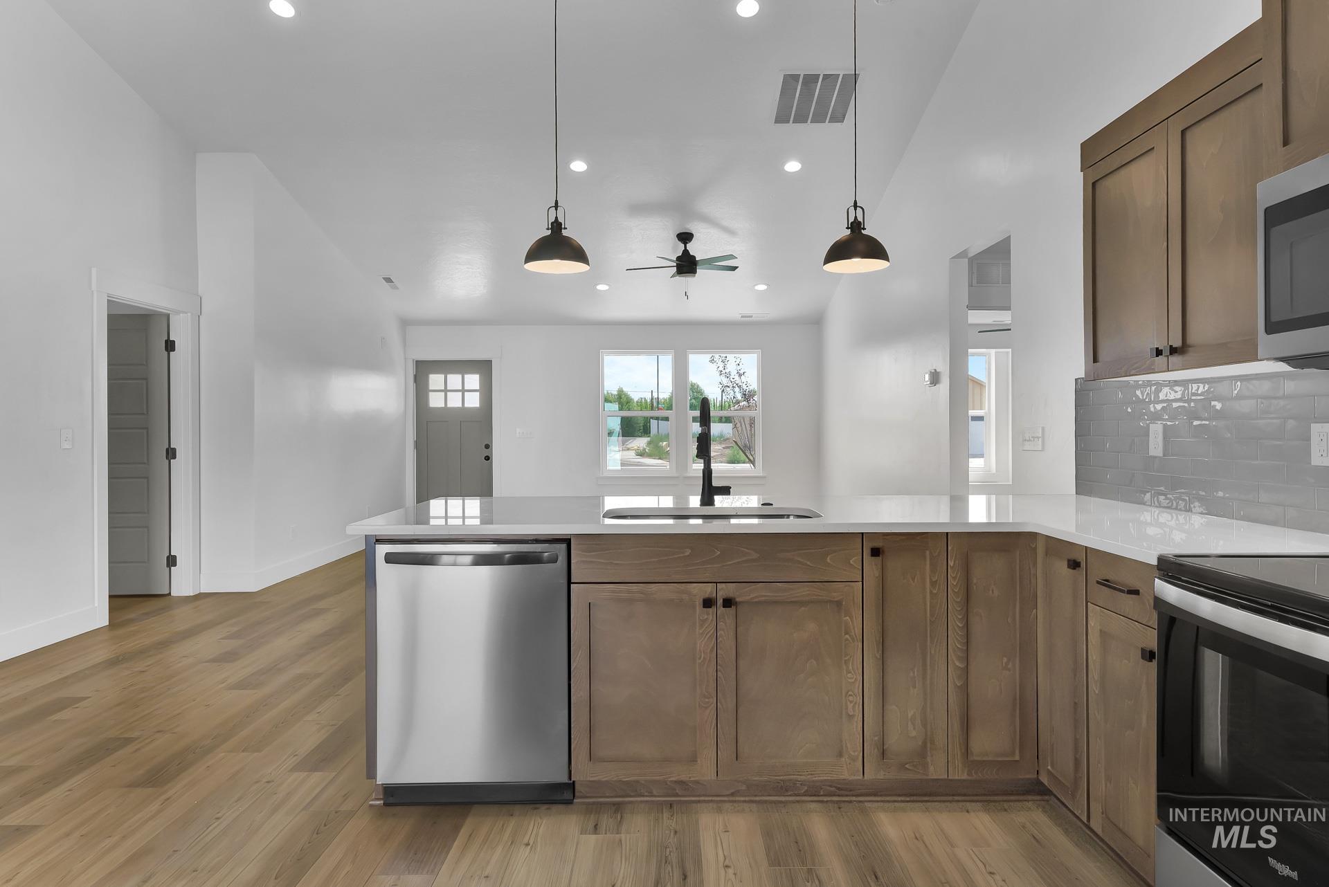 1160 Velvet Loop, Wilder, Idaho 83767, 3 Bedrooms, 2 Bathrooms, Residential For Sale, Price $349,999,MLS 98972535