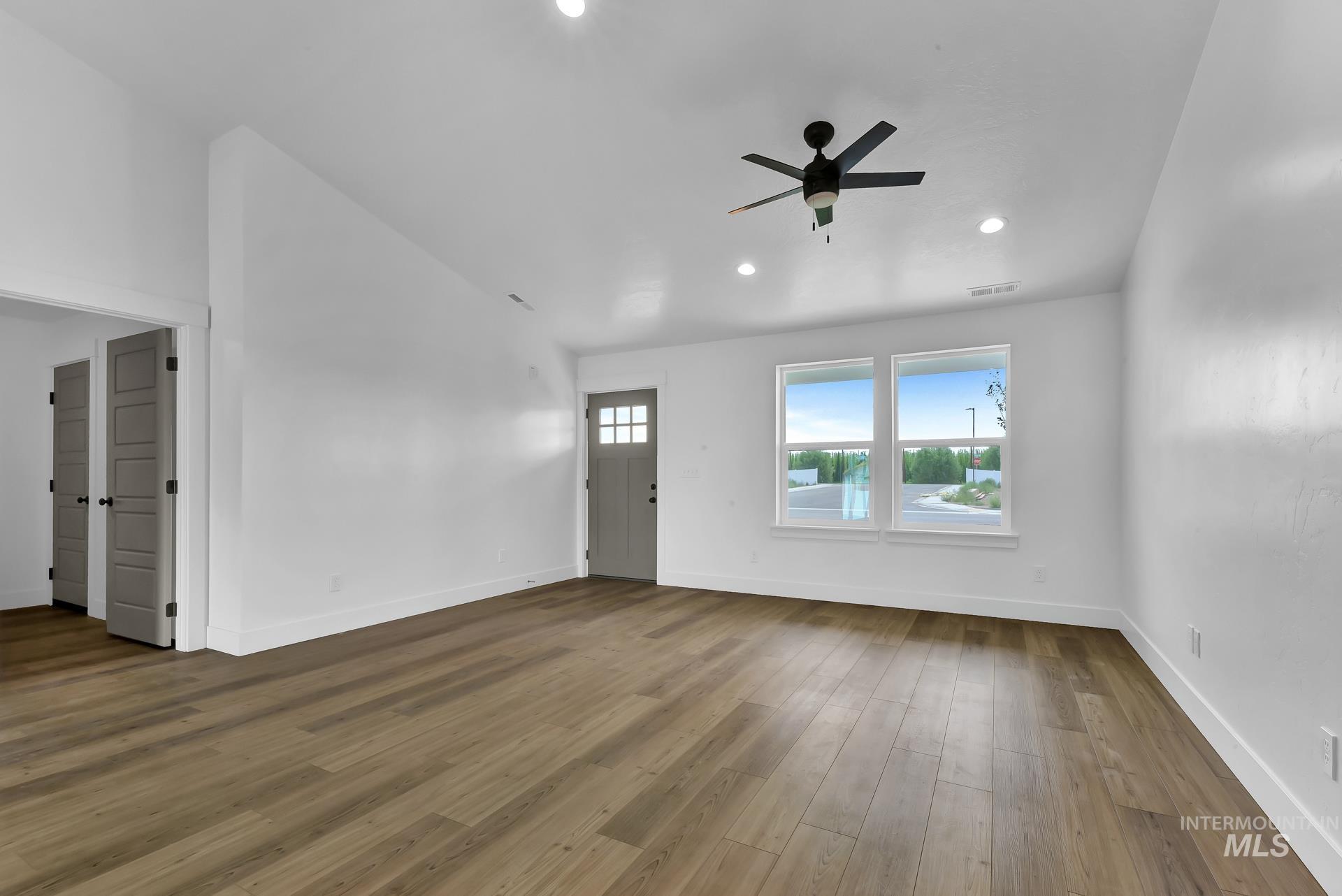 1160 Velvet Loop, Wilder, Idaho 83767, 3 Bedrooms, 2 Bathrooms, Residential For Sale, Price $349,999,MLS 98972535