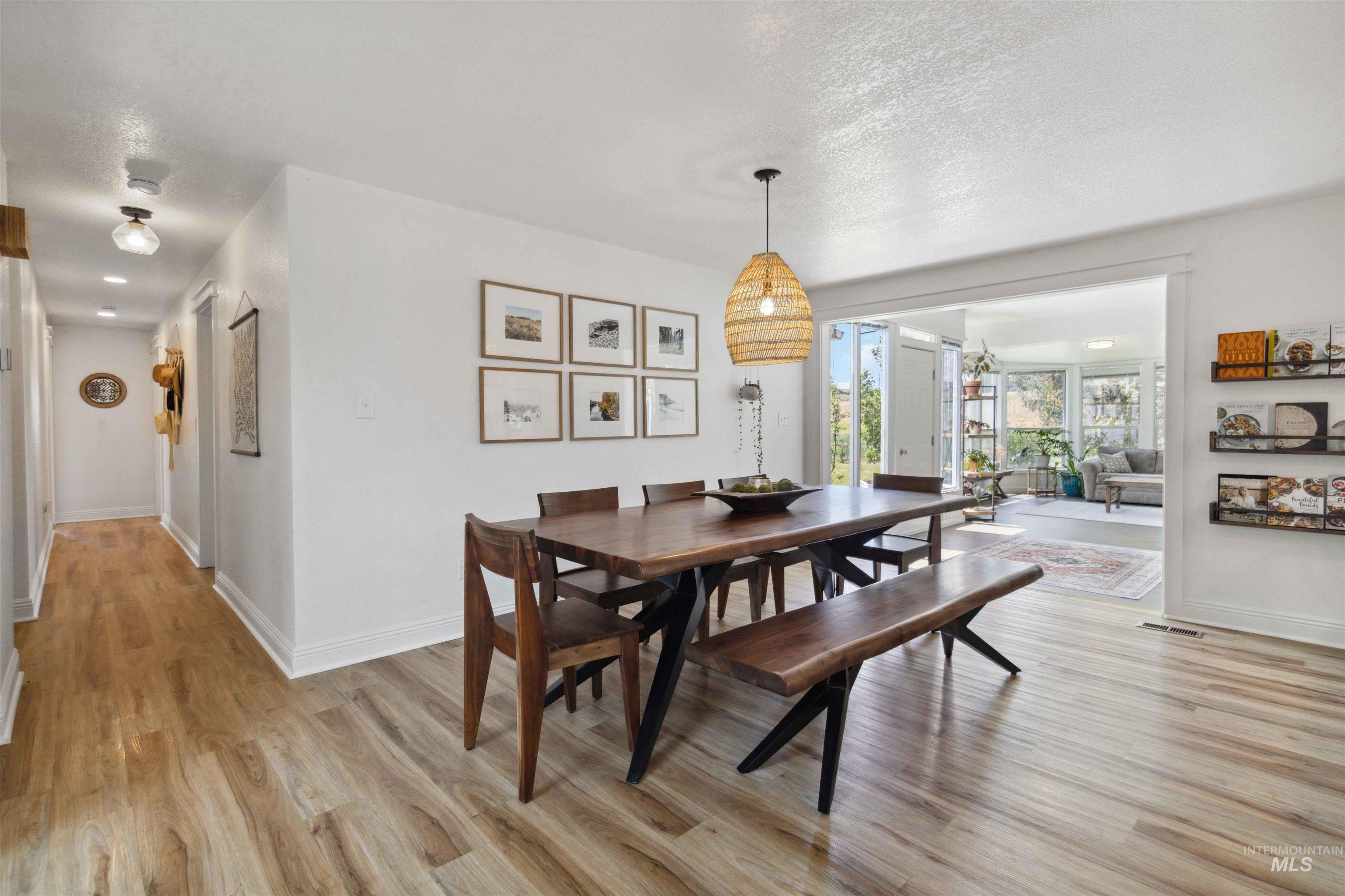 7985 S Cloverdale Rd., Boise, Idaho 83709, 5 Bedrooms, 4 Bathrooms, Residential For Sale, Price $977,000,MLS 98972537