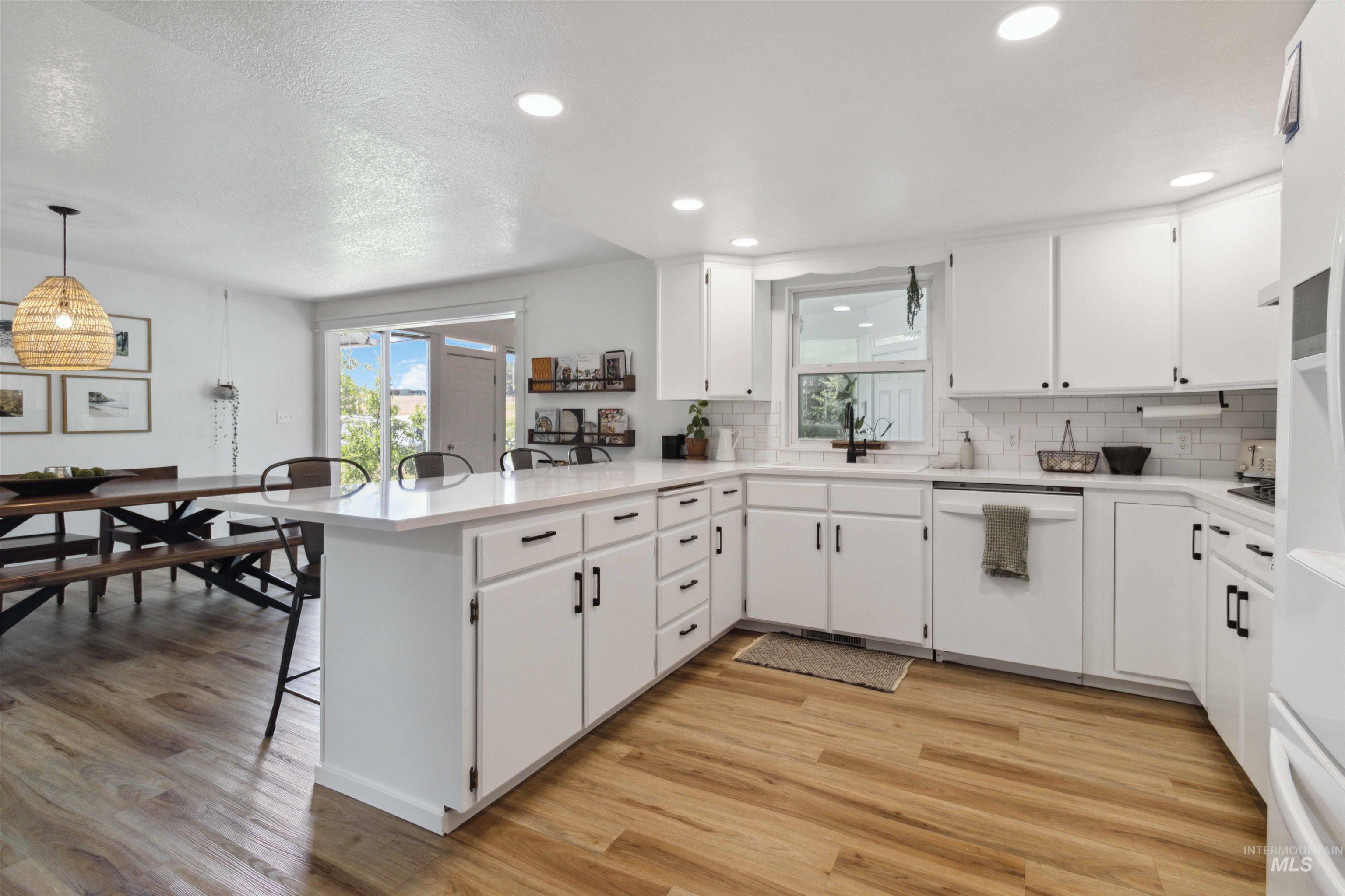 7985 S Cloverdale Rd., Boise, Idaho 83709, 5 Bedrooms, 4 Bathrooms, Residential For Sale, Price $977,000,MLS 98972537