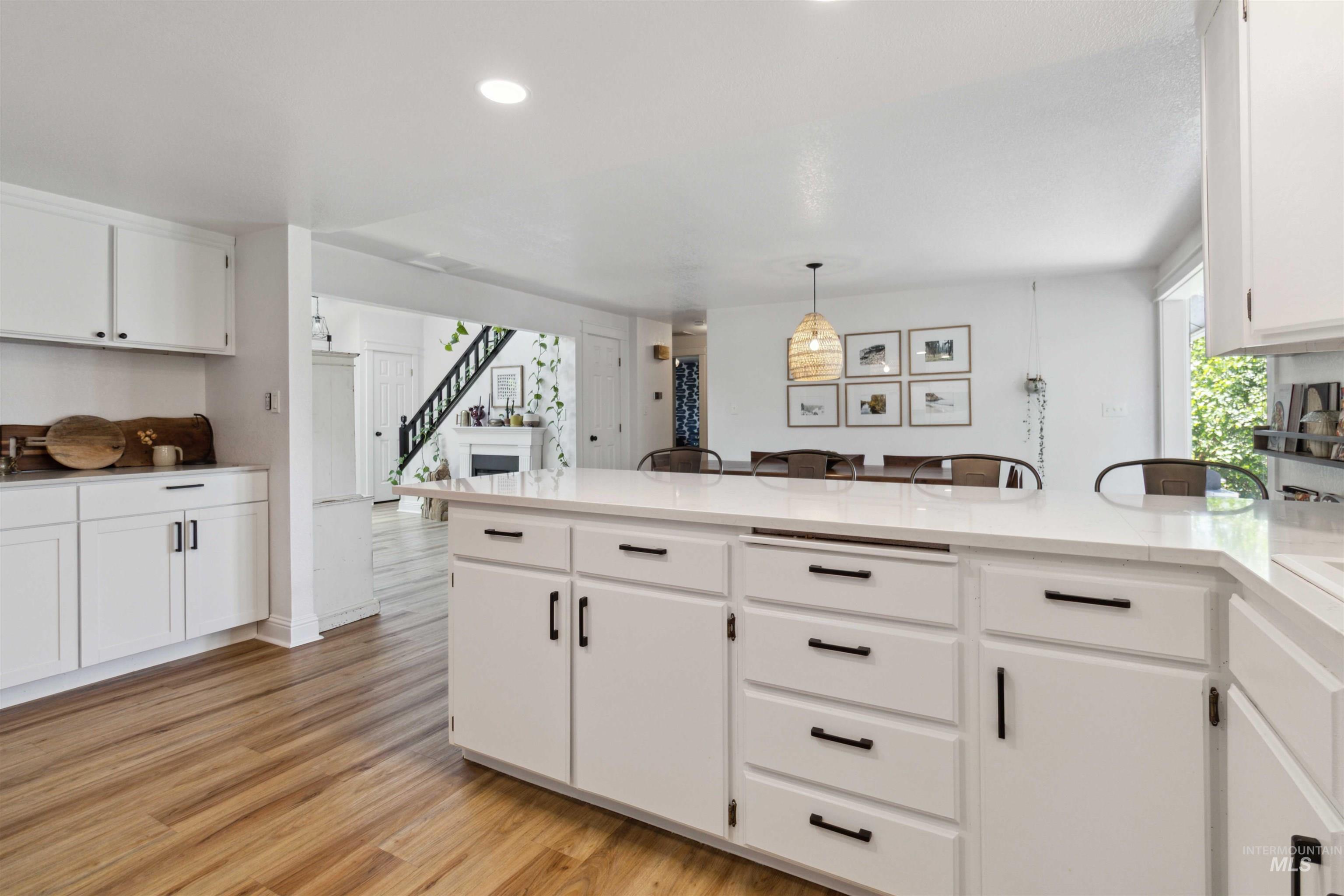 7985 S Cloverdale Rd., Boise, Idaho 83709, 5 Bedrooms, 4 Bathrooms, Residential For Sale, Price $977,000,MLS 98972537