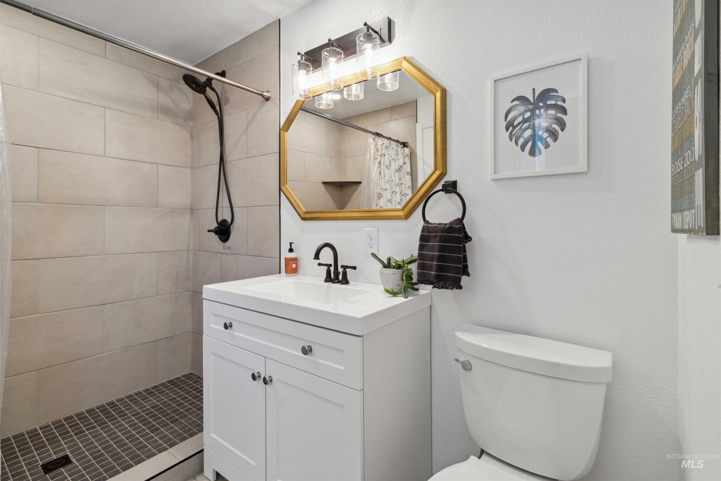 7985 S Cloverdale Rd., Boise, Idaho 83709, 5 Bedrooms, 4 Bathrooms, Residential For Sale, Price $977,000,MLS 98972537