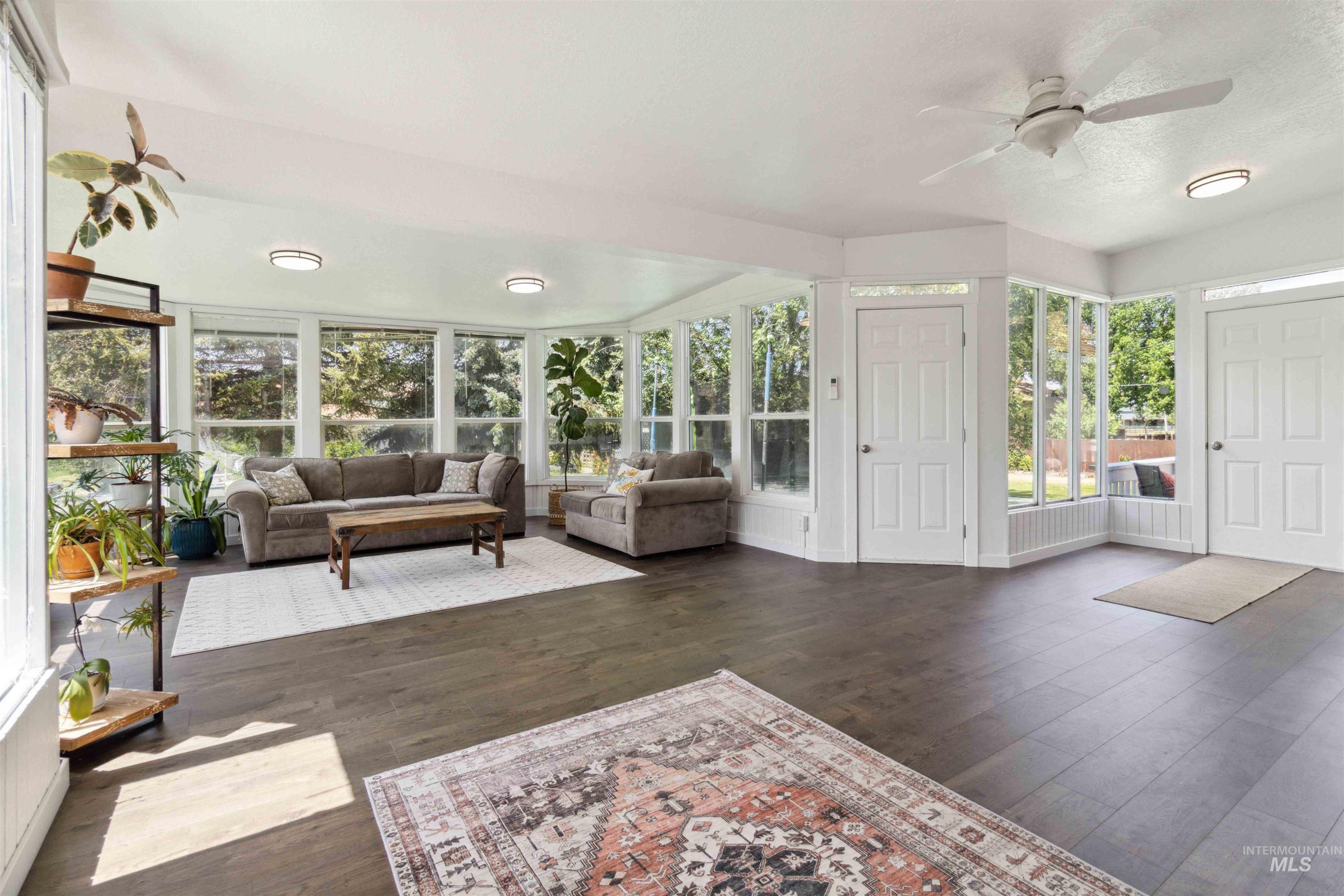 7985 S Cloverdale Rd., Boise, Idaho 83709, 5 Bedrooms, 4 Bathrooms, Residential For Sale, Price $977,000,MLS 98972537