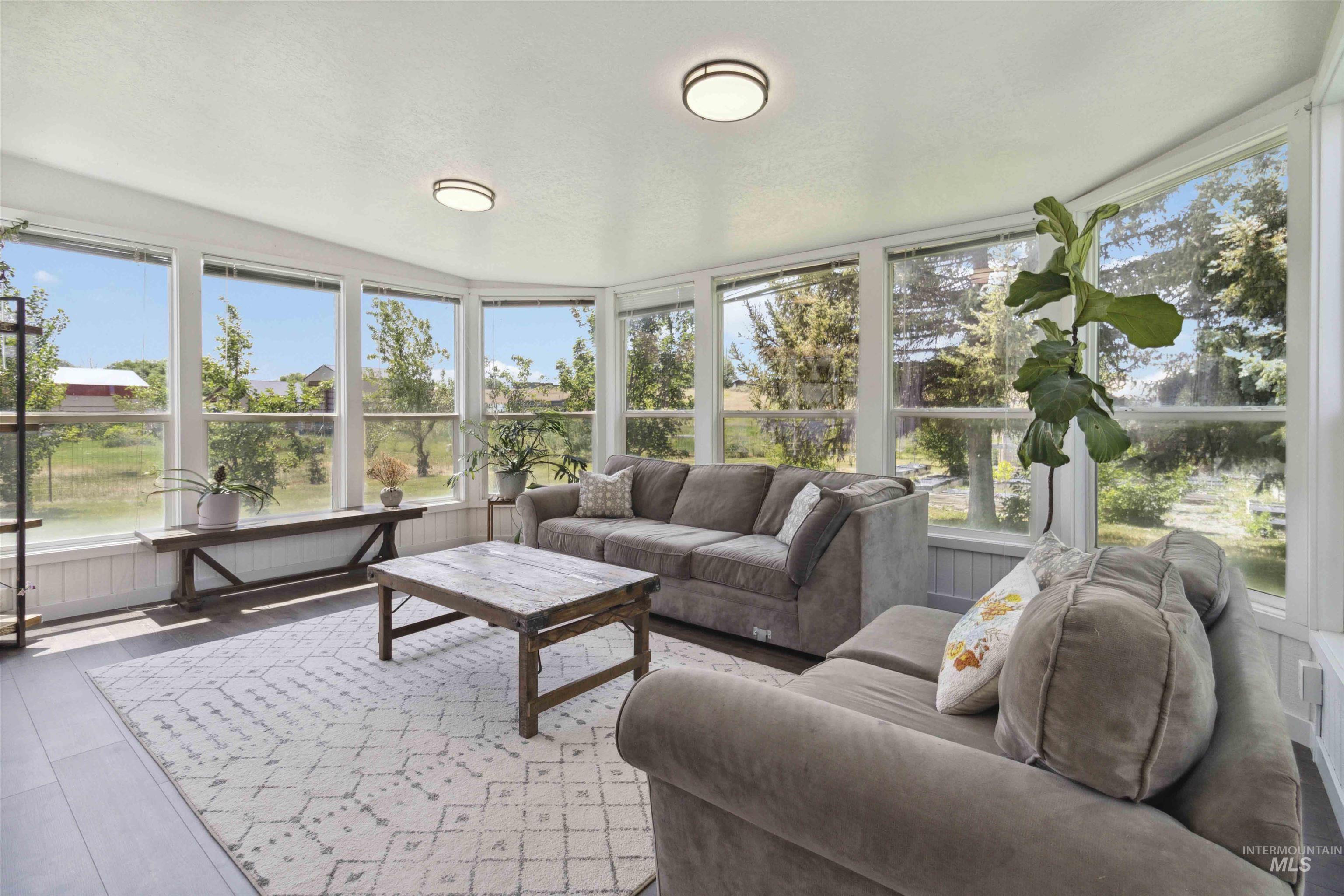 7985 S Cloverdale Rd., Boise, Idaho 83709, 5 Bedrooms, 4 Bathrooms, Residential For Sale, Price $977,000,MLS 98972537