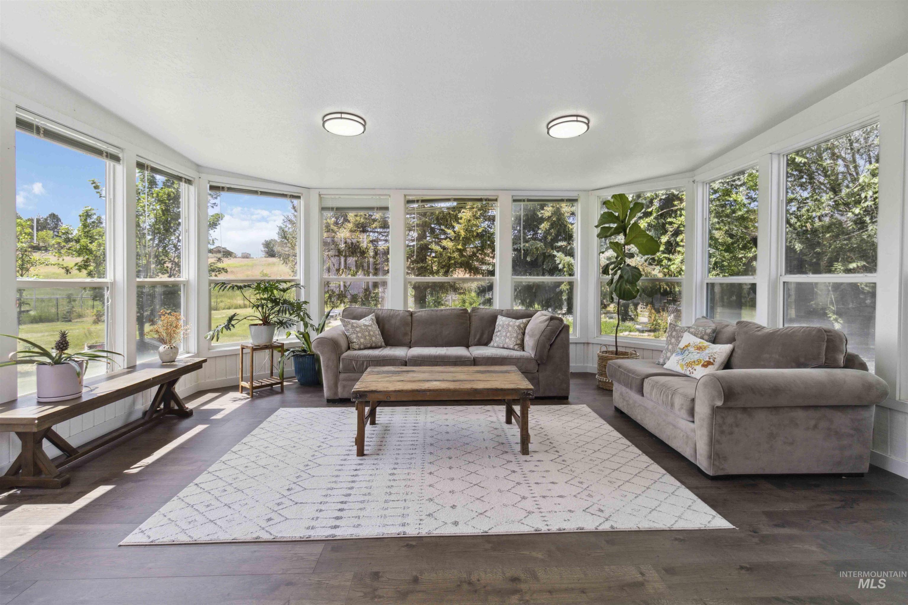 7985 S Cloverdale Rd., Boise, Idaho 83709, 5 Bedrooms, 4 Bathrooms, Residential For Sale, Price $977,000,MLS 98972537