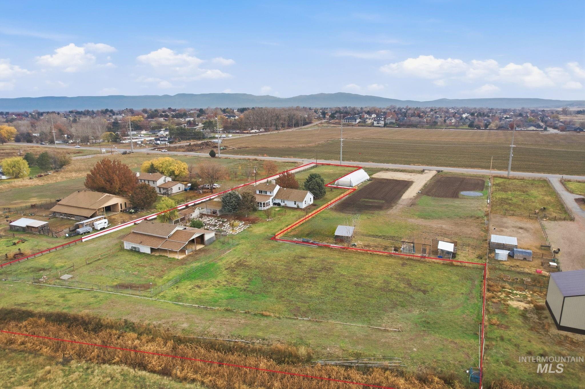 7985 S Cloverdale Rd., Boise, Idaho 83709, 5 Bedrooms, 4 Bathrooms, Residential For Sale, Price $977,000,MLS 98972537