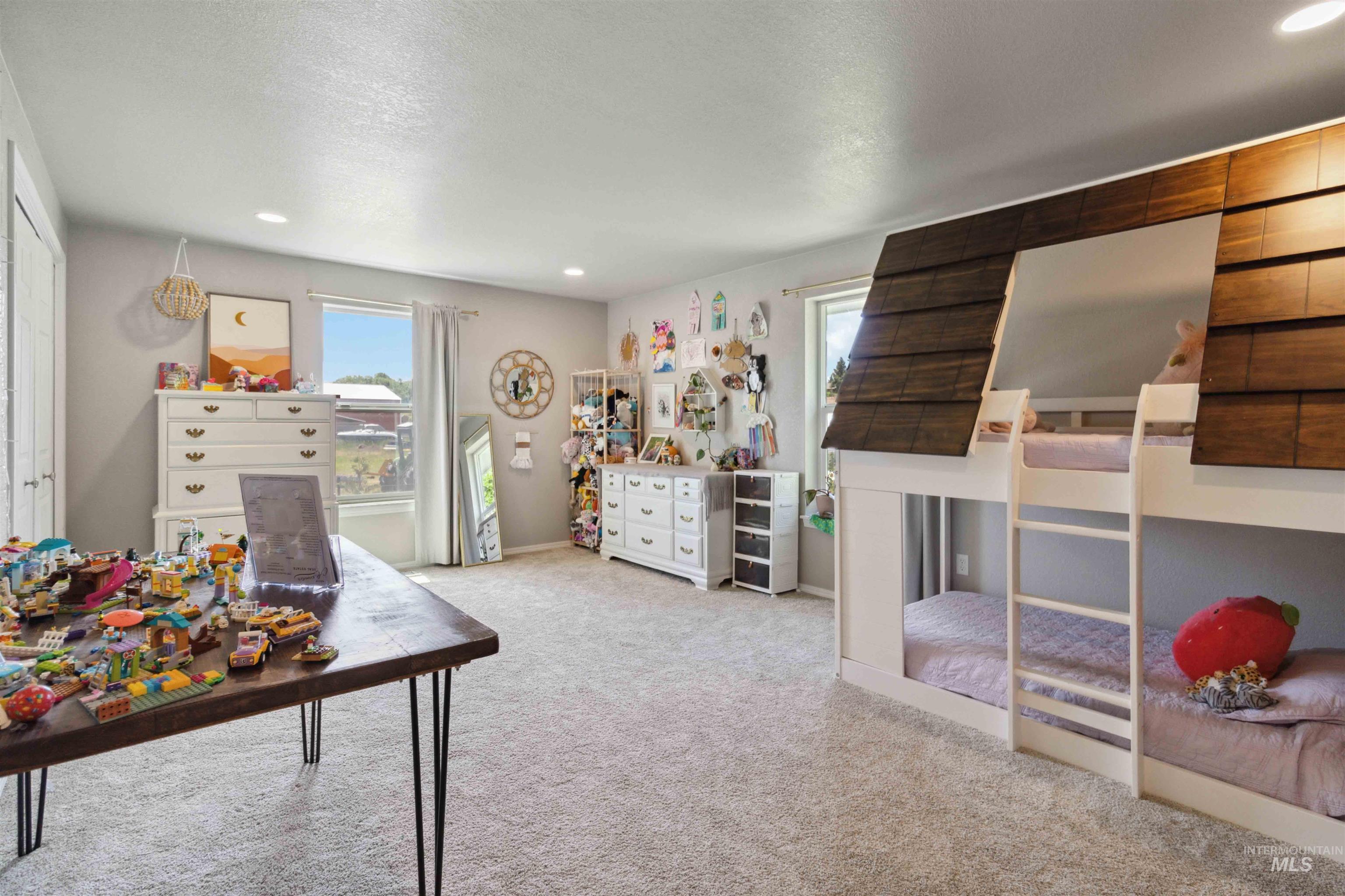 7985 S Cloverdale Rd., Boise, Idaho 83709, 5 Bedrooms, 4 Bathrooms, Residential For Sale, Price $977,000,MLS 98972537