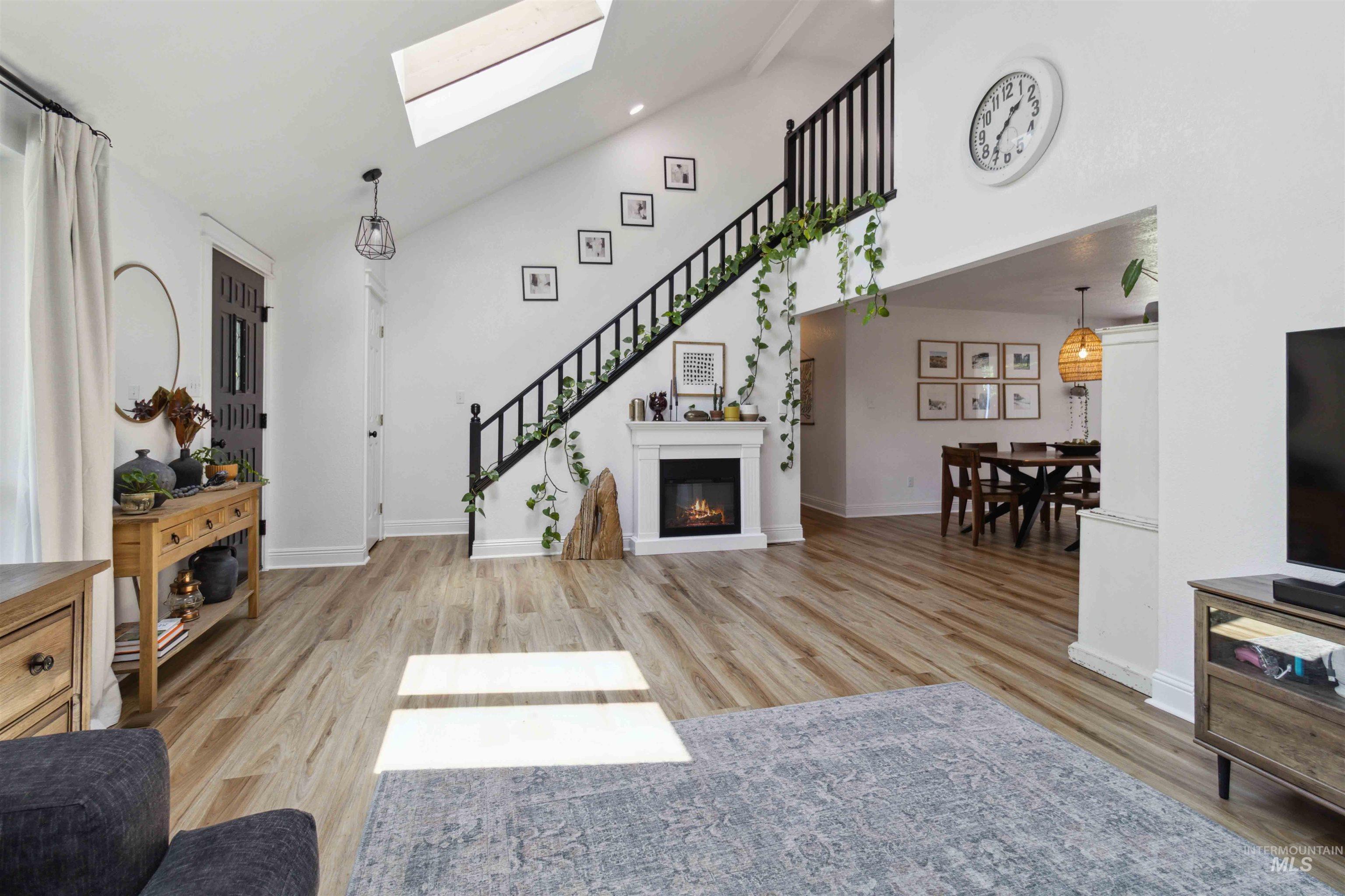 7985 S Cloverdale Rd., Boise, Idaho 83709, 5 Bedrooms, 4 Bathrooms, Residential For Sale, Price $977,000,MLS 98972537