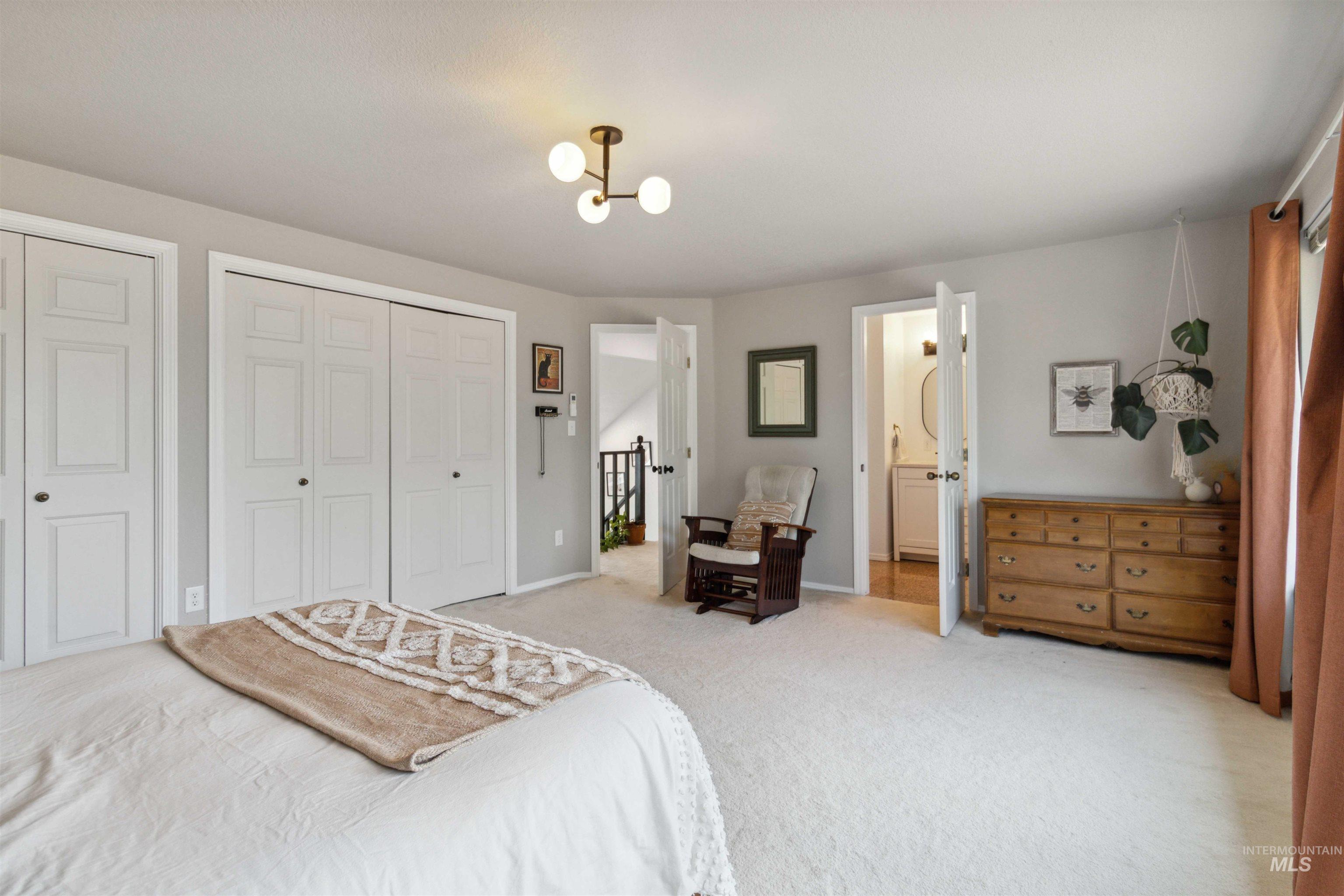 7985 S Cloverdale Rd., Boise, Idaho 83709, 5 Bedrooms, 4 Bathrooms, Residential For Sale, Price $977,000,MLS 98972537