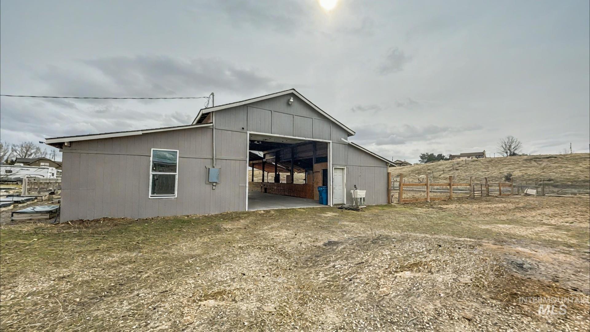 7985 S Cloverdale Rd., Boise, Idaho 83709, 5 Bedrooms, 4 Bathrooms, Residential For Sale, Price $977,000,MLS 98972537