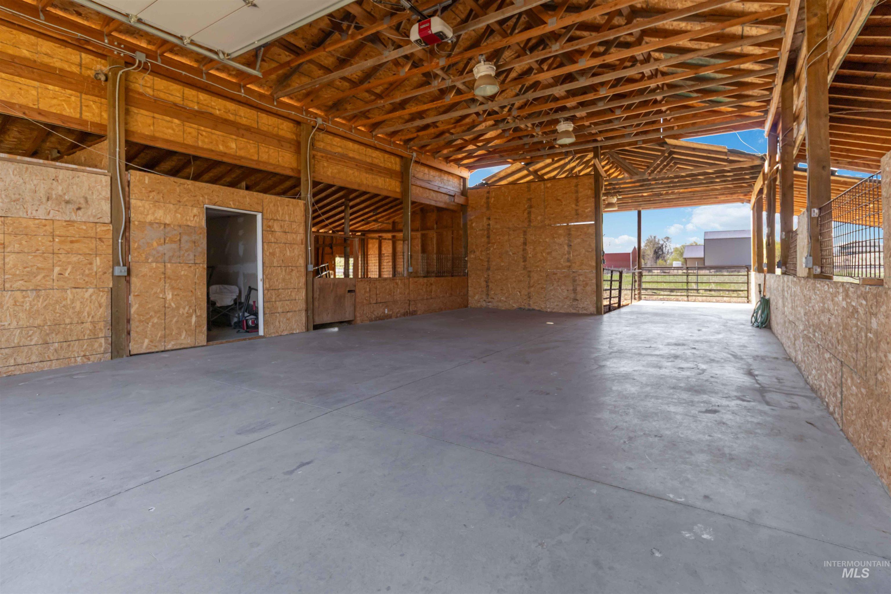 7985 S Cloverdale Rd., Boise, Idaho 83709, 5 Bedrooms, 4 Bathrooms, Residential For Sale, Price $977,000,MLS 98972537