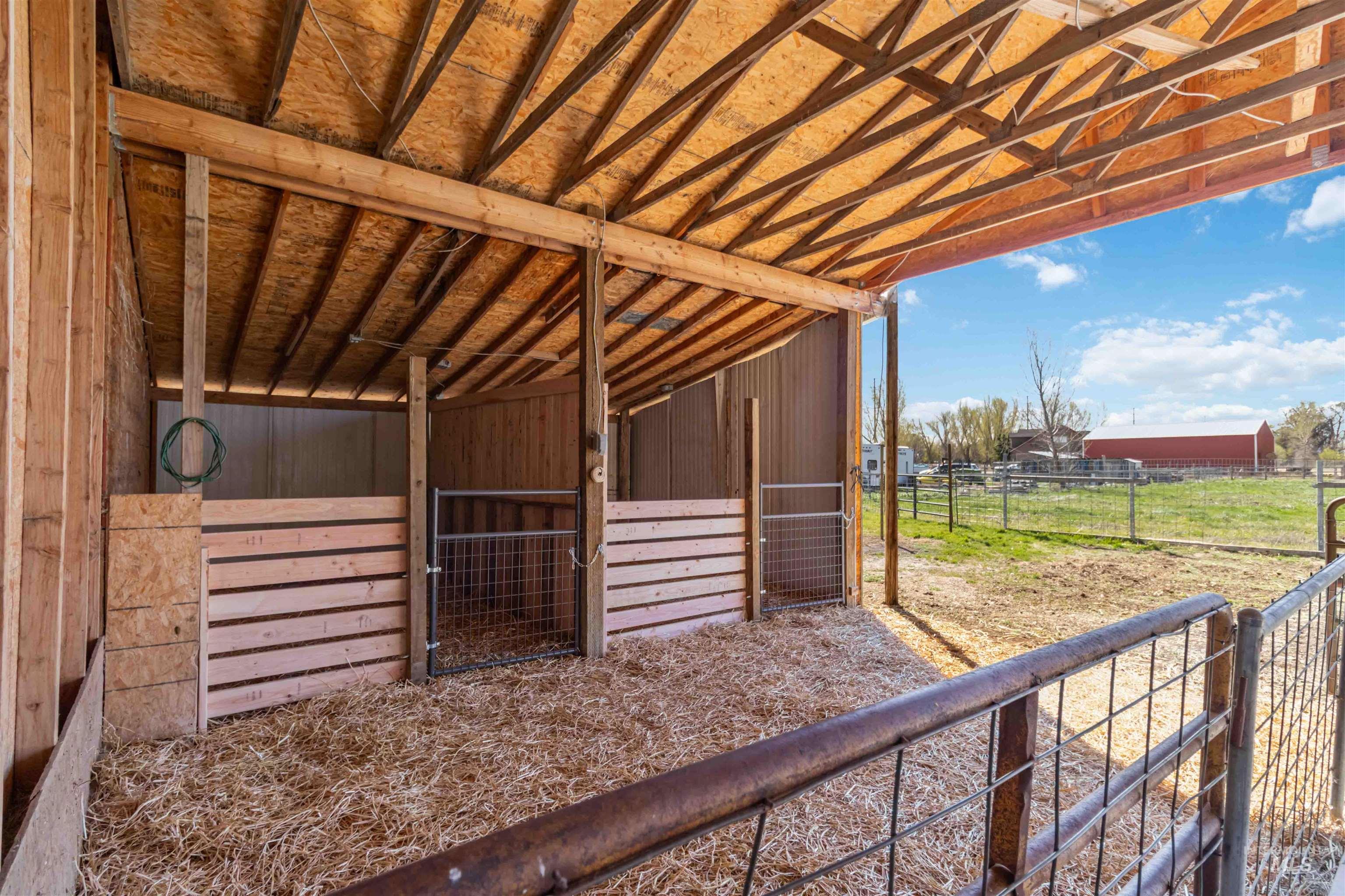 7985 S Cloverdale Rd., Boise, Idaho 83709, 5 Bedrooms, 4 Bathrooms, Residential For Sale, Price $977,000,MLS 98972537