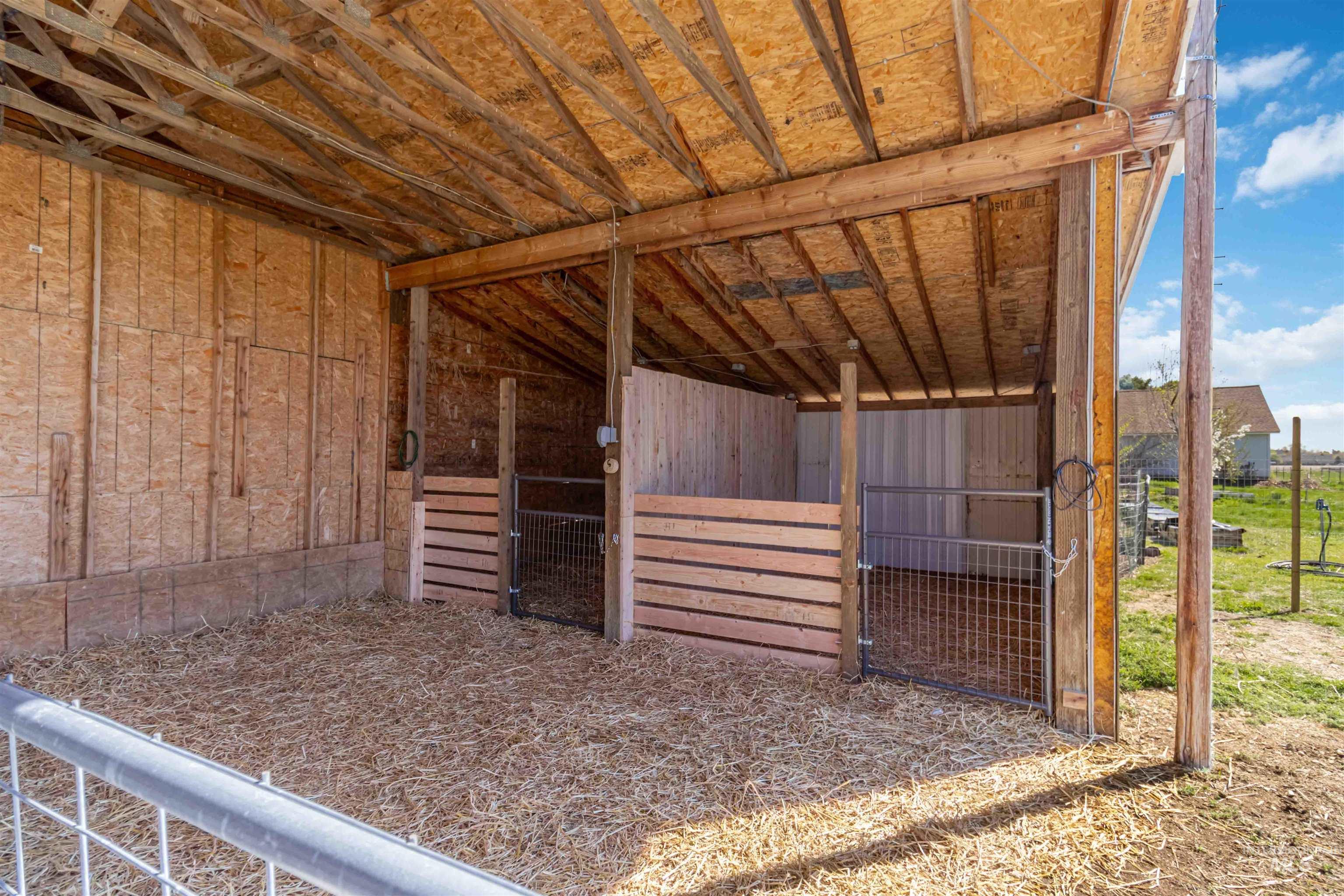 7985 S Cloverdale Rd., Boise, Idaho 83709, 5 Bedrooms, 4 Bathrooms, Residential For Sale, Price $977,000,MLS 98972537