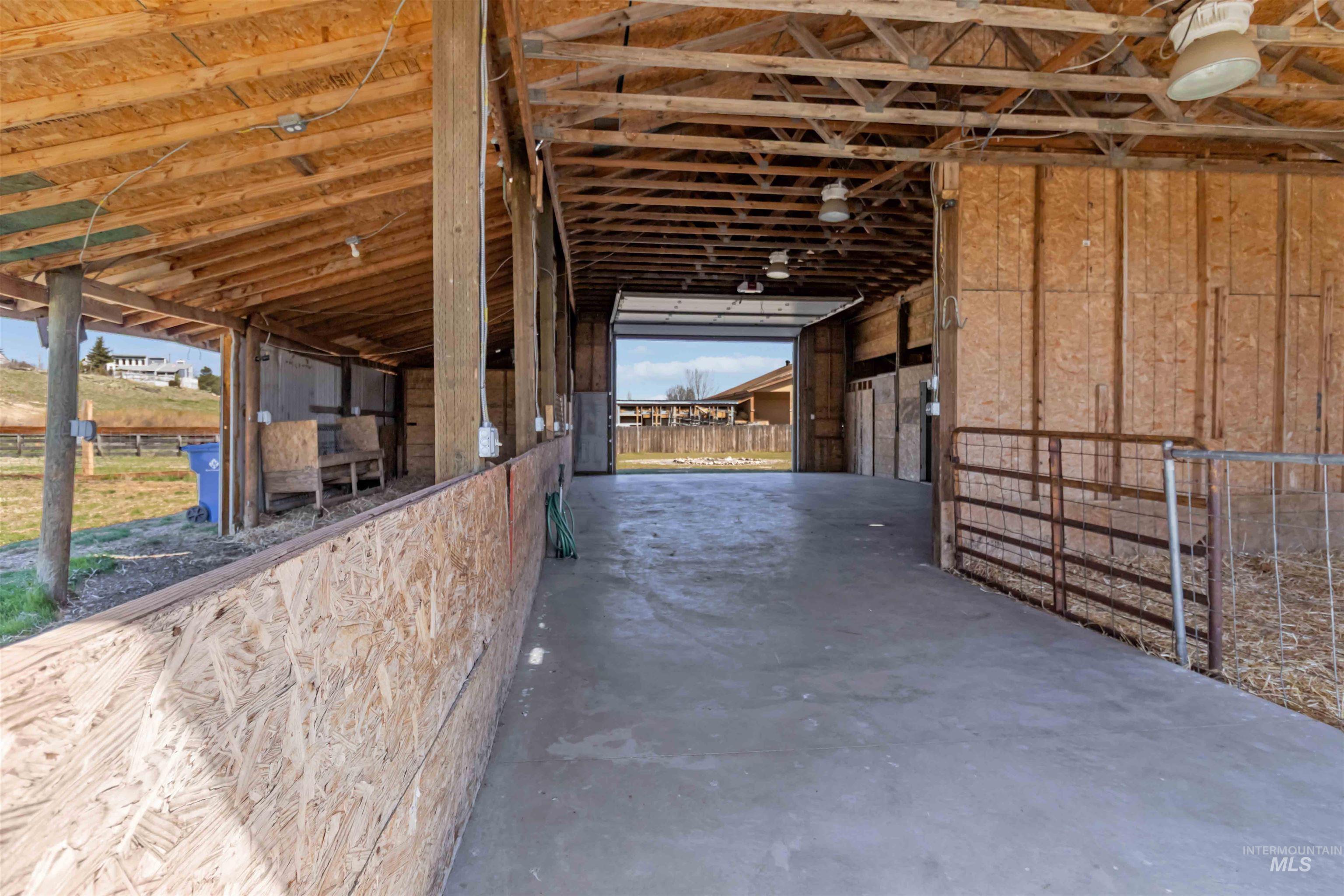 7985 S Cloverdale Rd., Boise, Idaho 83709, 5 Bedrooms, 4 Bathrooms, Residential For Sale, Price $977,000,MLS 98972537