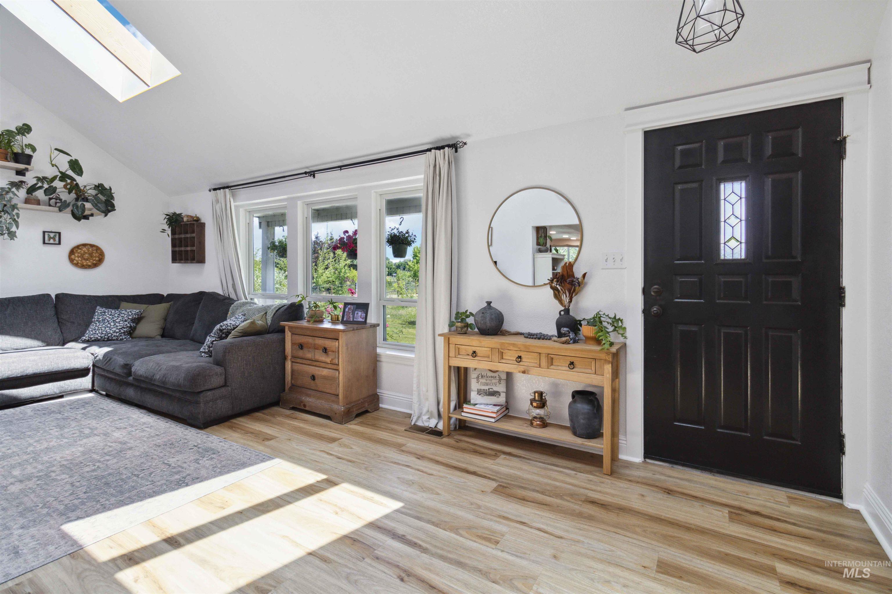 7985 S Cloverdale Rd., Boise, Idaho 83709, 5 Bedrooms, 4 Bathrooms, Residential For Sale, Price $977,000,MLS 98972537