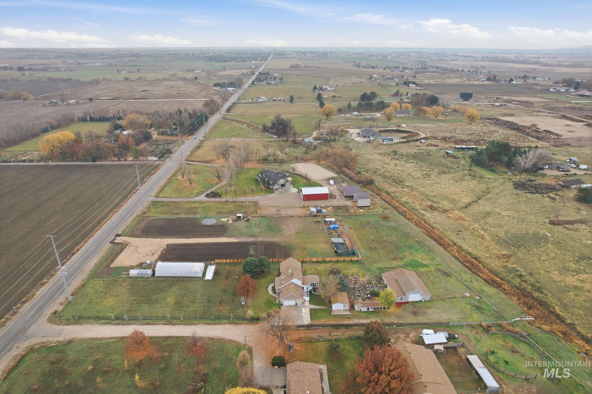 7985 S Cloverdale Rd., Boise, Idaho 83709, 5 Bedrooms, 4 Bathrooms, Residential For Sale, Price $977,000,MLS 98972537