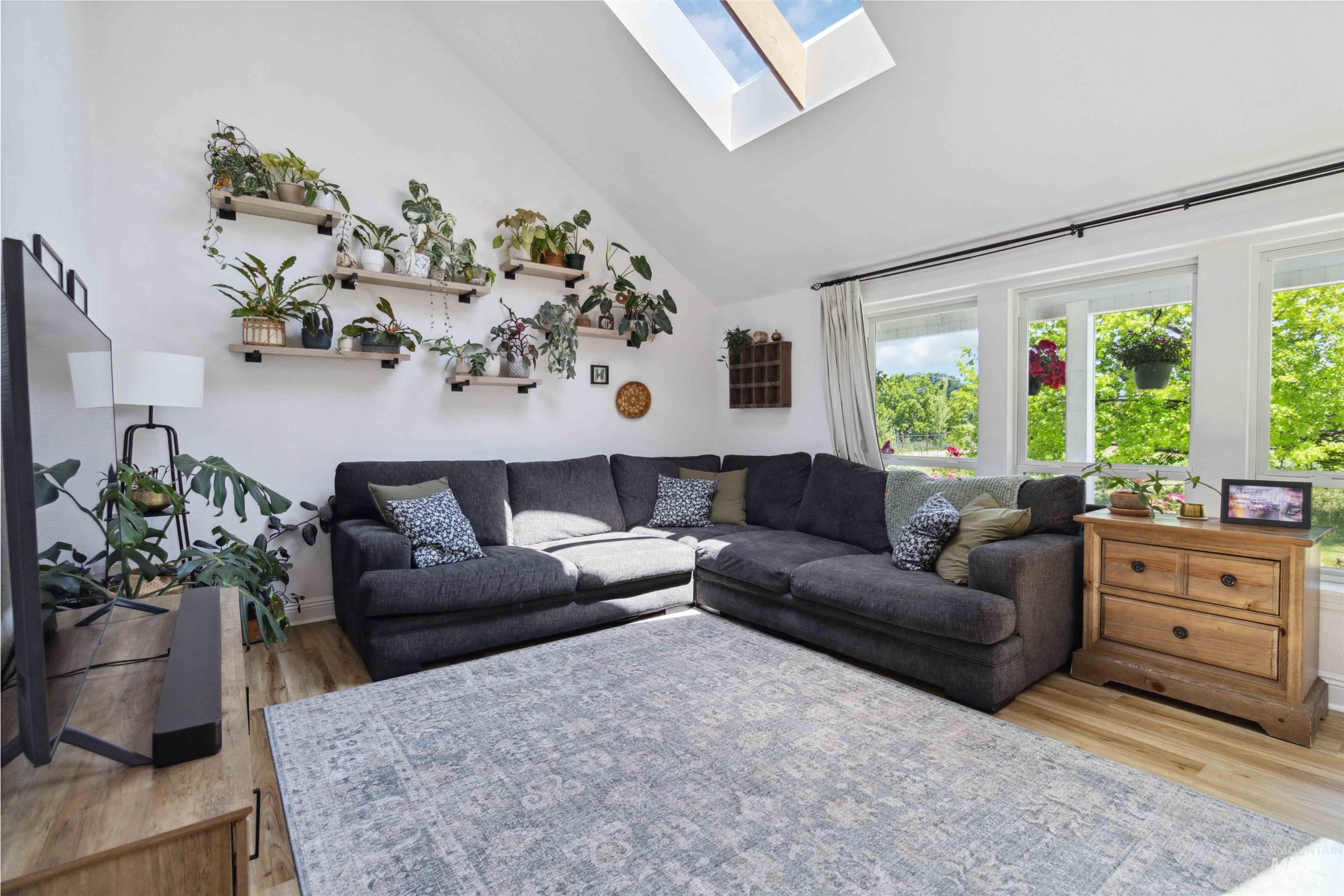 7985 S Cloverdale Rd., Boise, Idaho 83709, 5 Bedrooms, 4 Bathrooms, Residential For Sale, Price $977,000,MLS 98972537