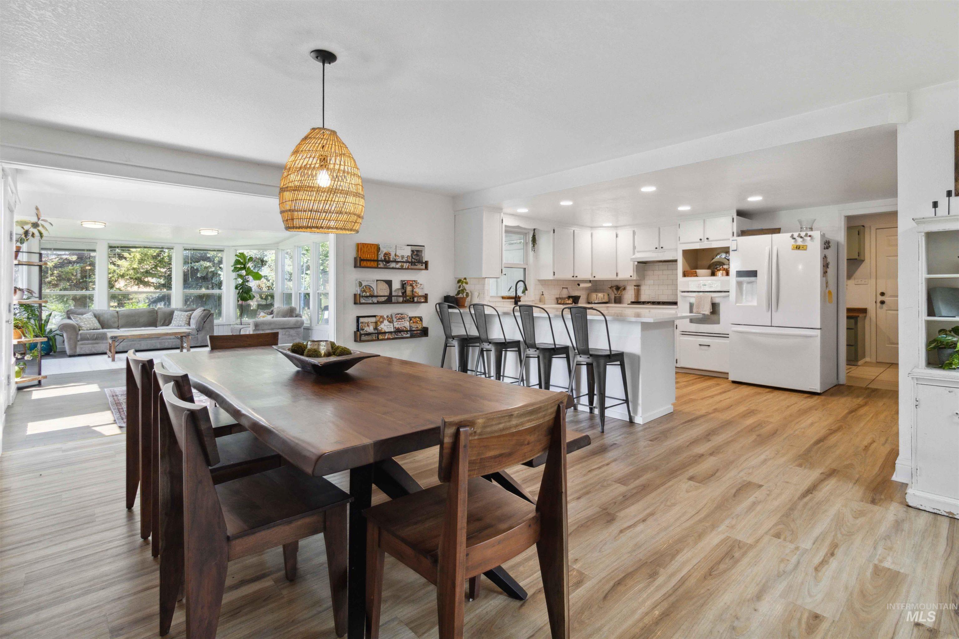 7985 S Cloverdale Rd., Boise, Idaho 83709, 5 Bedrooms, 4 Bathrooms, Residential For Sale, Price $977,000,MLS 98972537