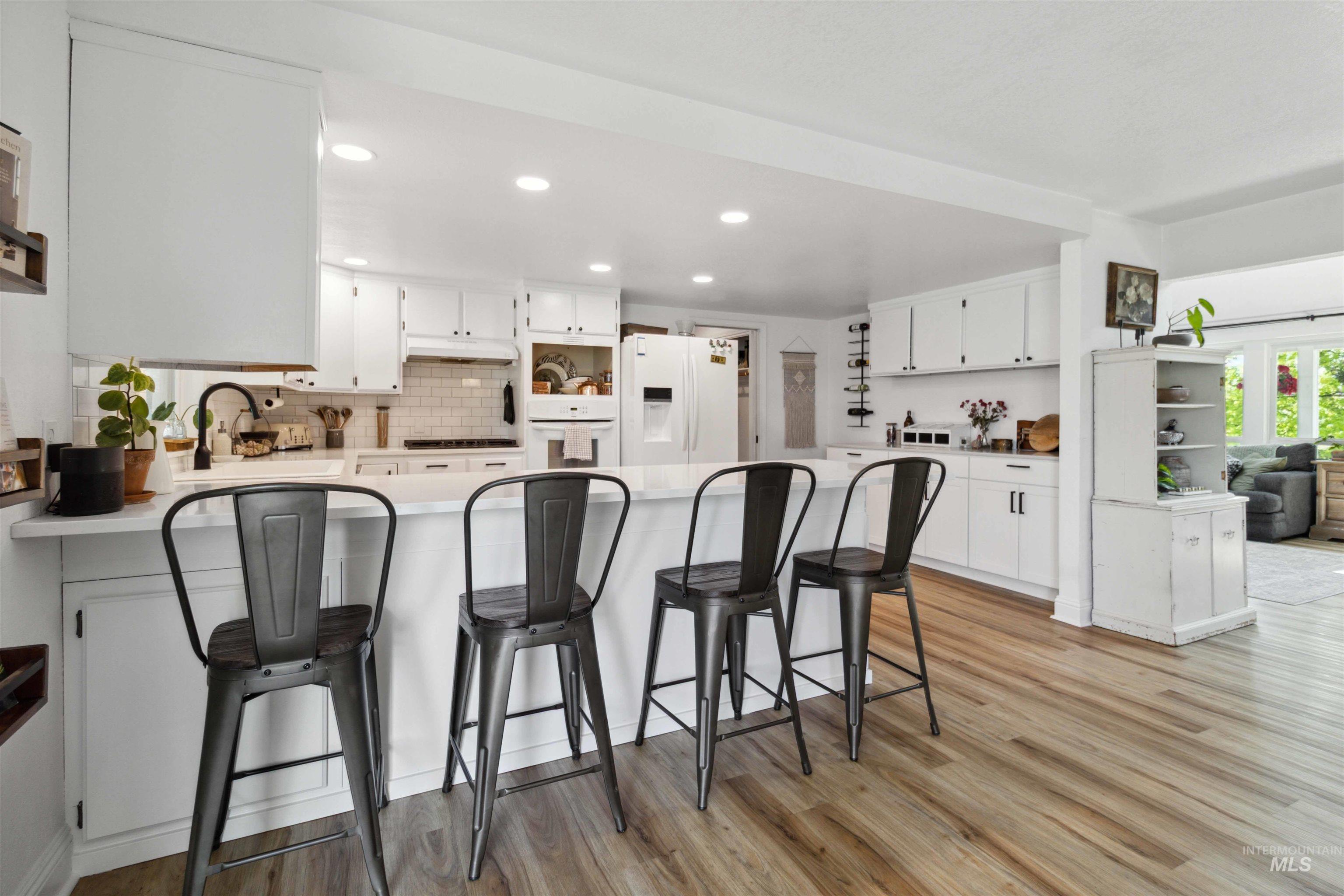 7985 S Cloverdale Rd., Boise, Idaho 83709, 5 Bedrooms, 4 Bathrooms, Residential For Sale, Price $977,000,MLS 98972537