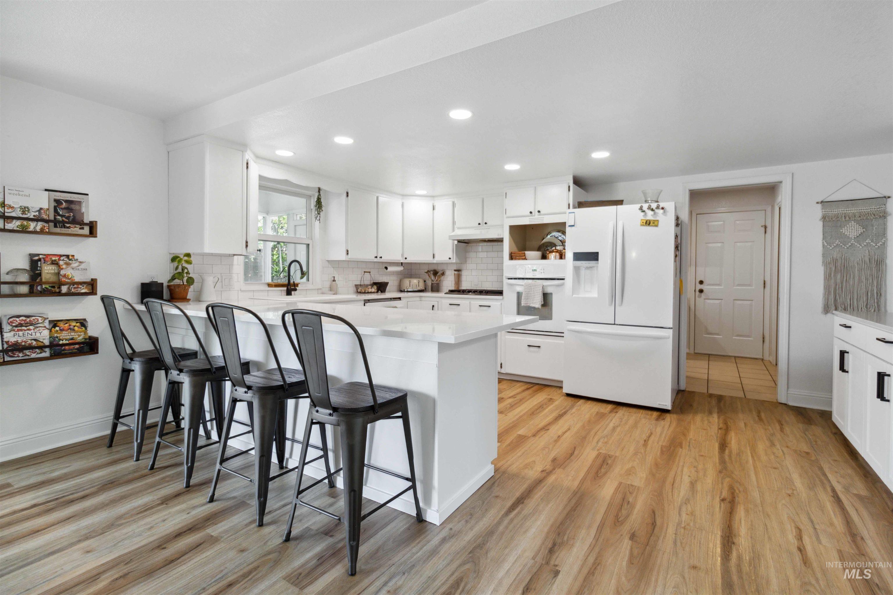 7985 S Cloverdale Rd., Boise, Idaho 83709, 5 Bedrooms, 4 Bathrooms, Residential For Sale, Price $977,000,MLS 98972537