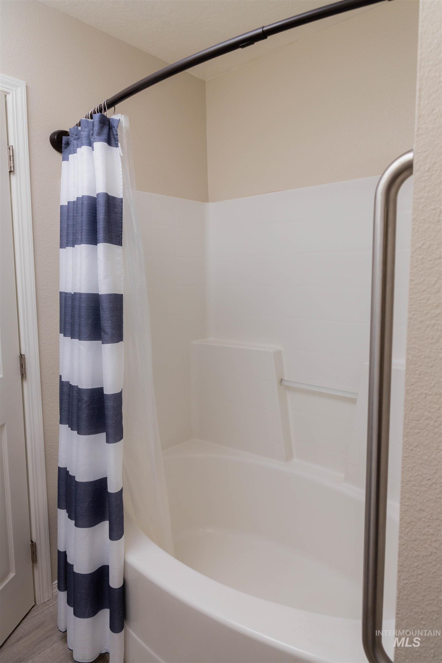 16919 Abram Ave., Caldwell, Idaho 83607, 3 Bedrooms, 2 Bathrooms, Residential For Sale, Price $359,000,MLS 98972538